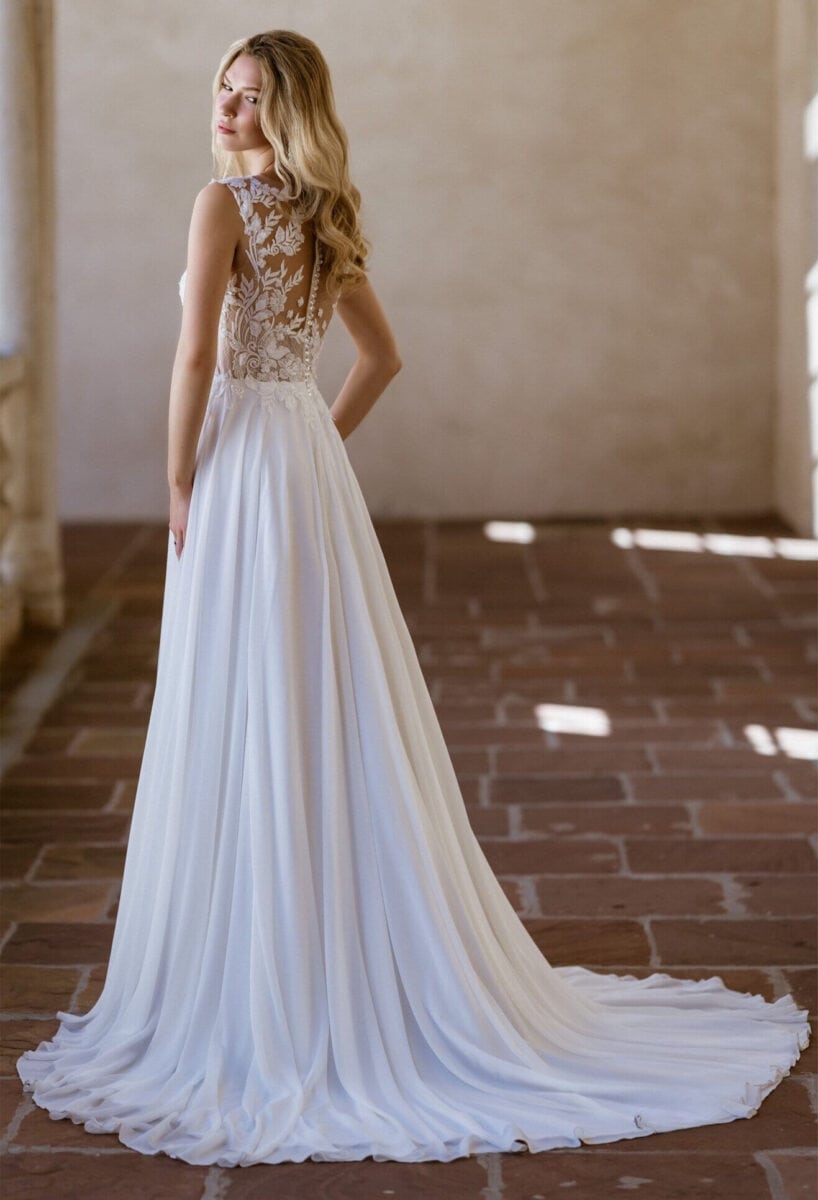 Adria-dos-MS-Moda-robe-de-mariee-fluide-trapeze-top-dentelle-jupe-fendue-mousseline-traine-boutique-de-robes-de-mariee-Paris