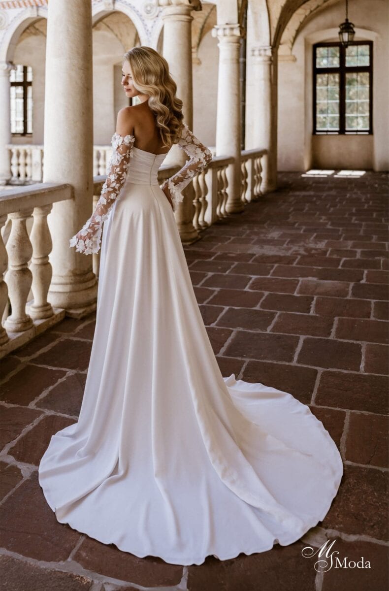 Amira-dos-MS-Moda-robe-de-mariee-fluide-A-line-trapeze-bustier-coeur-drape-jupe-fendue-mousseline-traine-boutique-de-robes-de-mariee-Paris