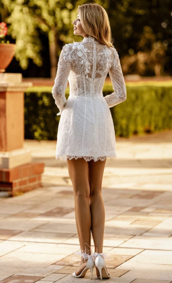 Lorena dos MS Moda robe de mariée courte civile dentelle forme patineuse magasin de robes de mariée Paris