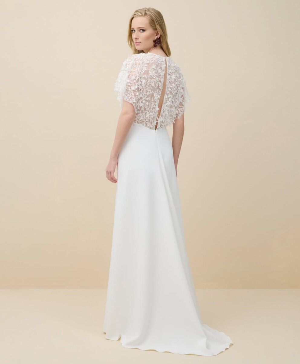 Bleuet/2 dos Rembo atelier robe de mariée top blousant dentelle décolleté V profond jupe crêpe évasée fendue côté magasin de robes de mariée Paris