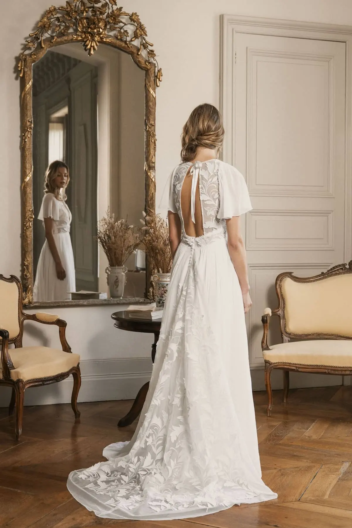 Prudence dos Elsa Gary robe de mariée fluide A-line mousseline dentelle manches courtes fluides mousseline dos goute jupe fendue boutique de robes de mariée Annecy