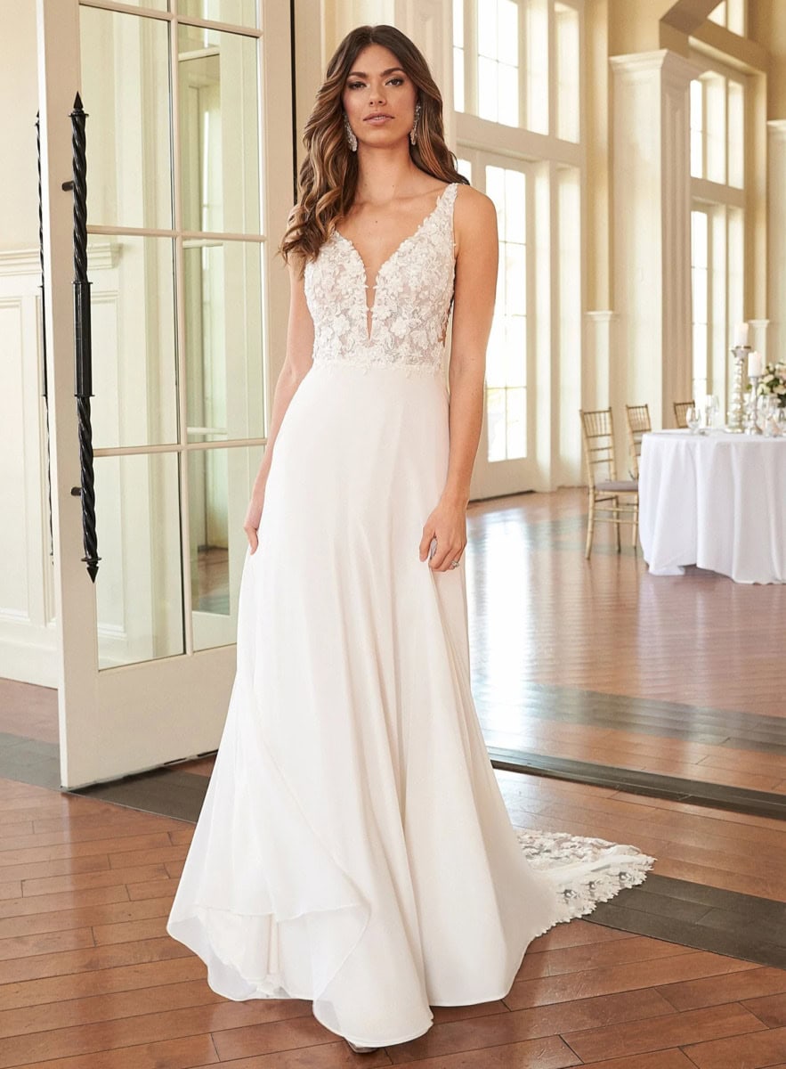 44309 face Justin Alexander robe de mariée fluide simple épurée légère top dentelle décolleté V traîne festonnée de dentelle magasin de robes de mariée Nogent-sur-Marne