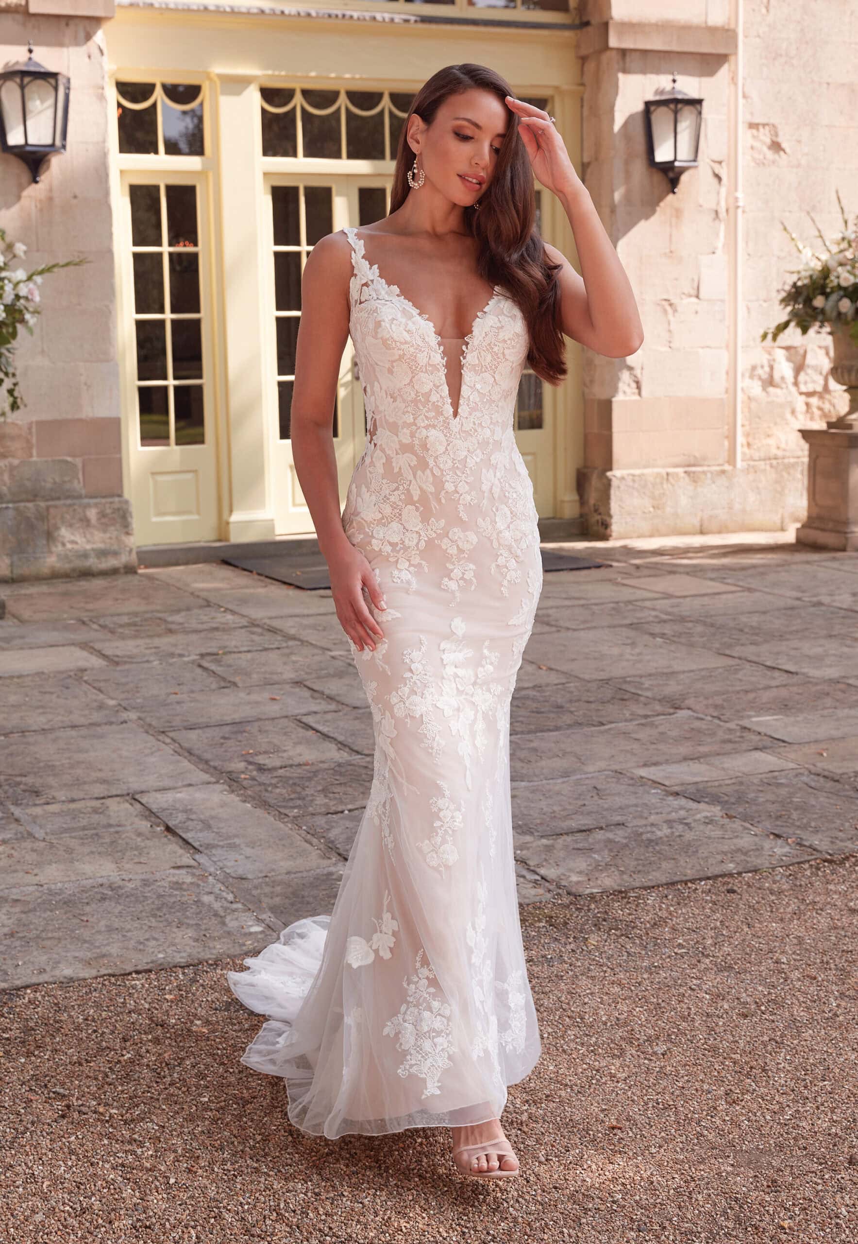 44343 face Justin Alexander robe de mariée sirène dentelle décolleté V bretelles traîne boutique de robes de mariée Nogent sur Marne