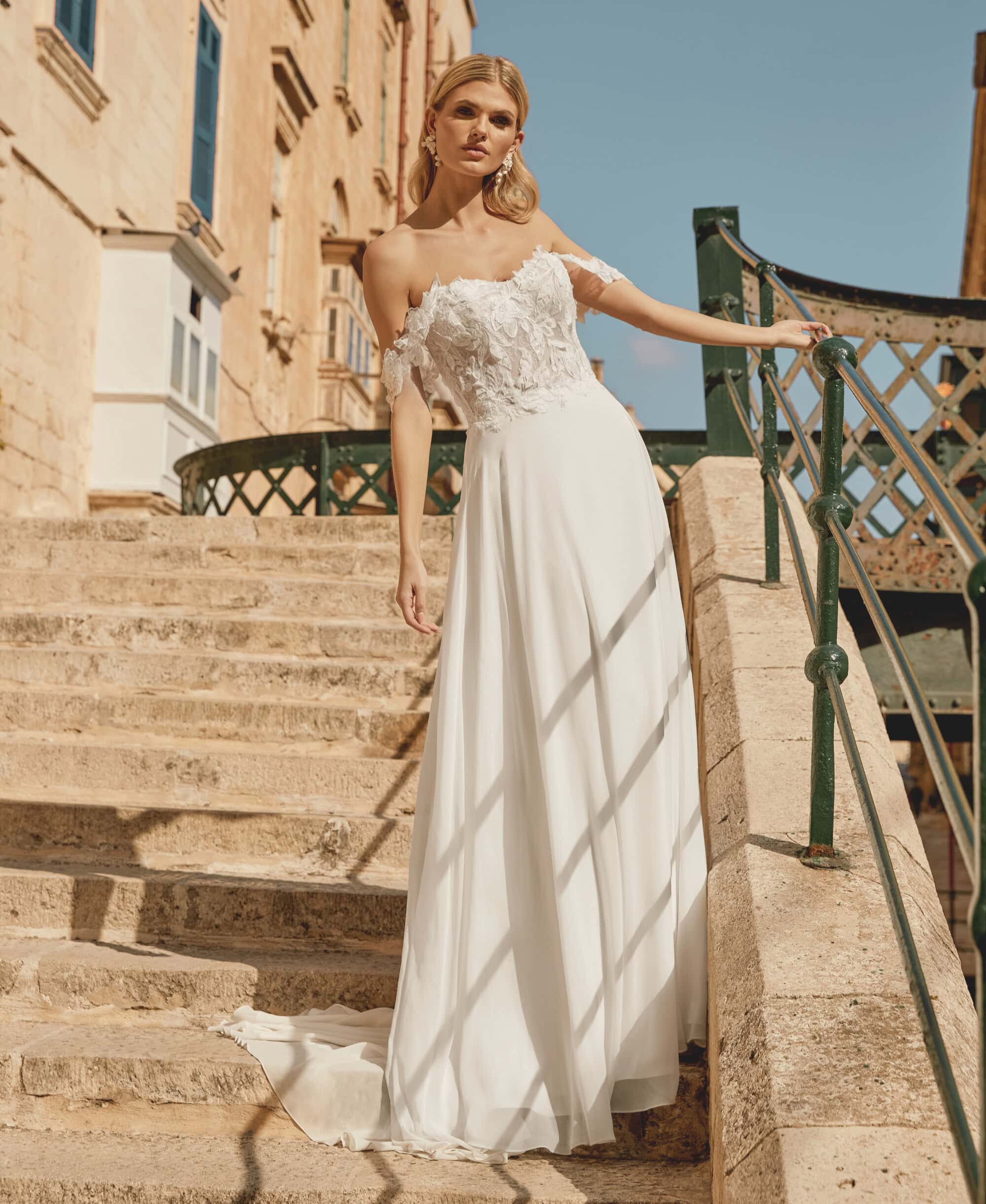 44485 face Justin Alexander robe de mariée A-line trapèze fluide mousseline dentelle bustier vacgue manchettes dentelle traîne boutique de robes de mariée Nogent sur Marne