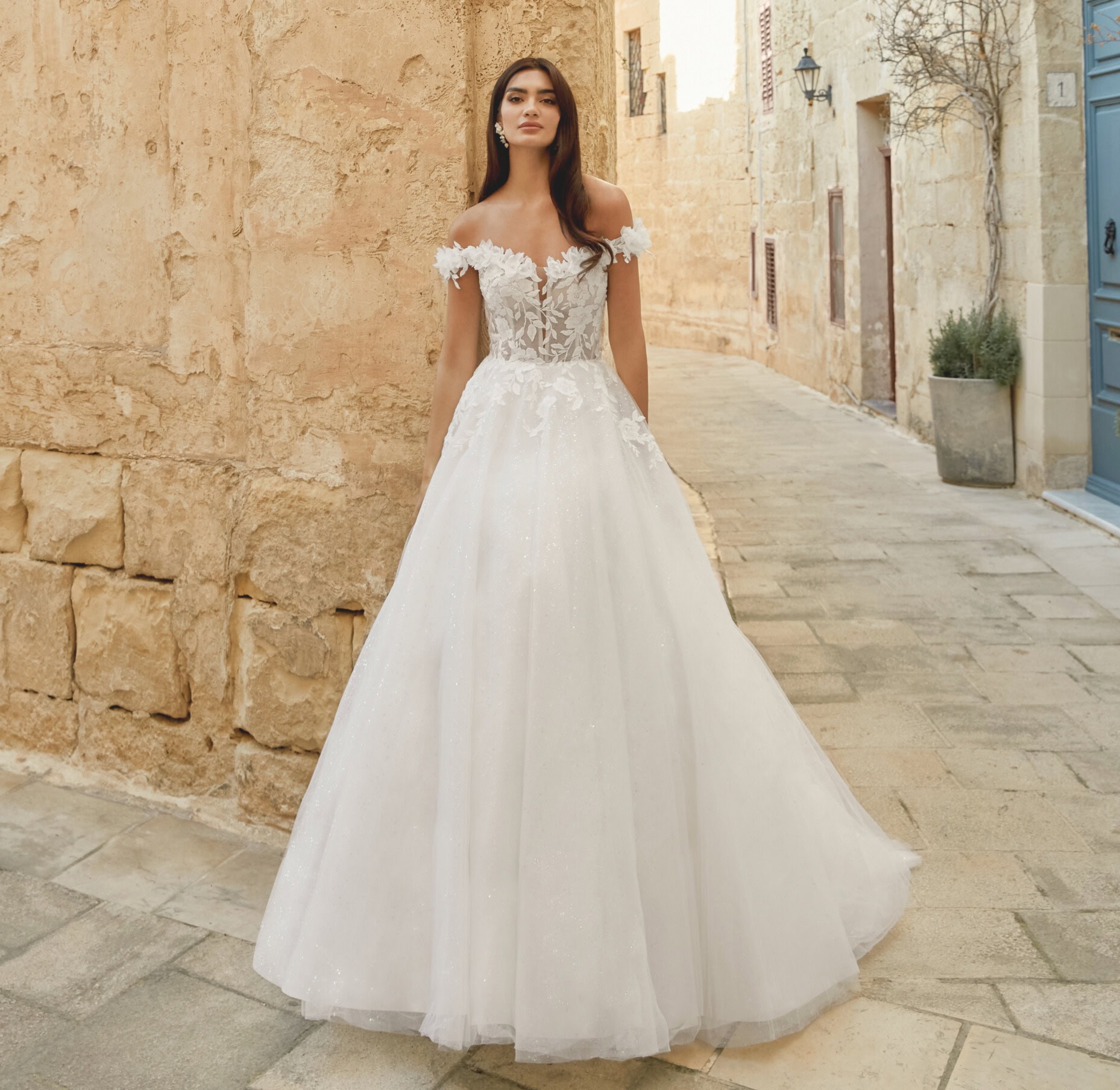 44500 face Justin Alexander robe de mariée princesse tulle dentelle bustier coeur manchettes tulle dentelle traîne magasin de robes de mariée Nogent sur Marne