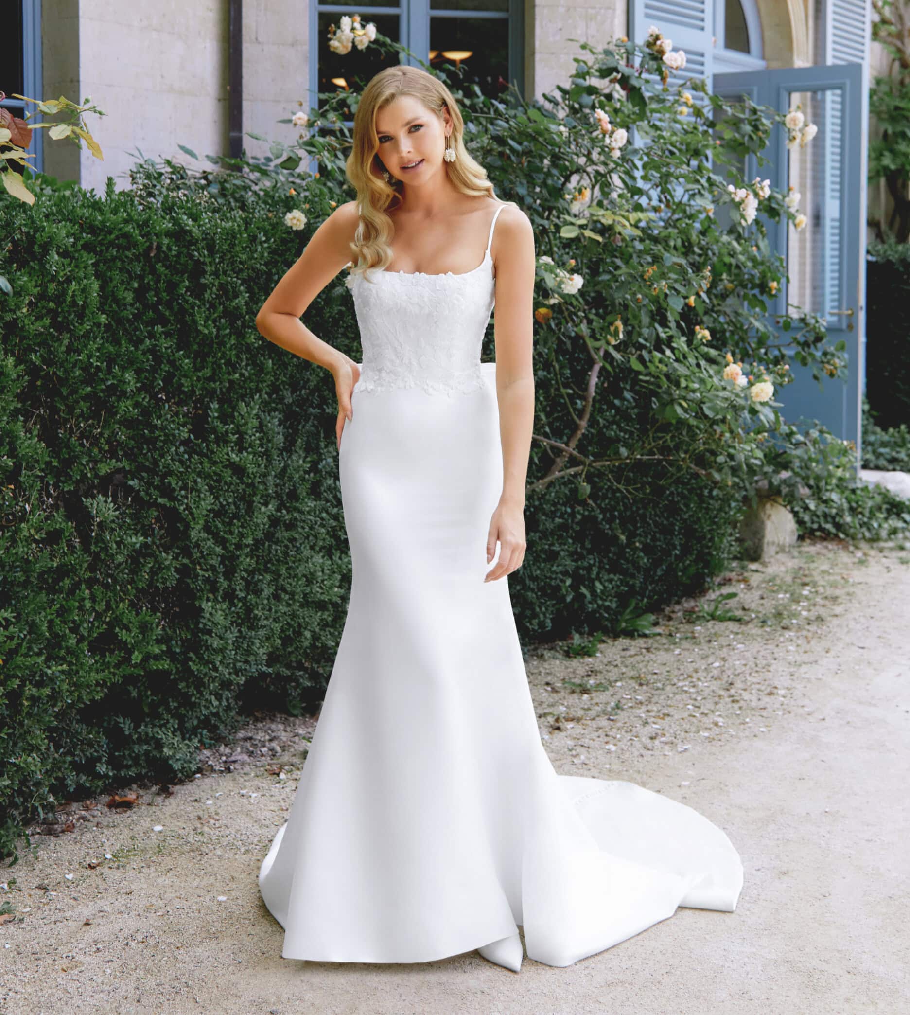 44510 face Justin Alexander robe de mariée sirène A-line mikado dentelle décolleté droit bretelles fines traîne noeud magasin de robes de mariée Paris