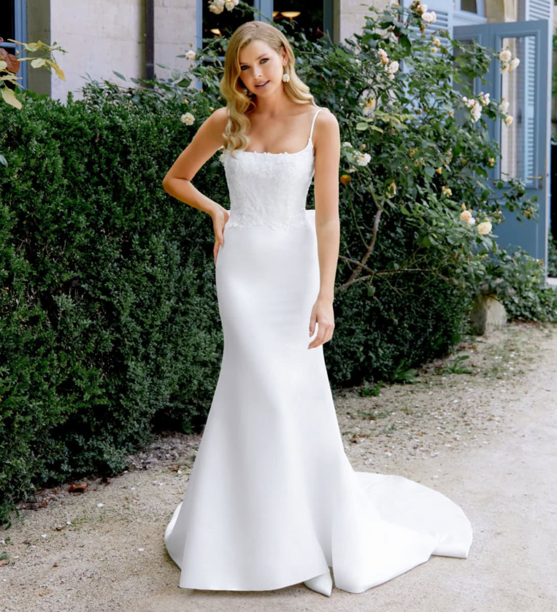 44510 face Justin Alexander robe de mariée sirène en mikado encolure carré bretelles fines traîne magasin de robes de mariée Paris