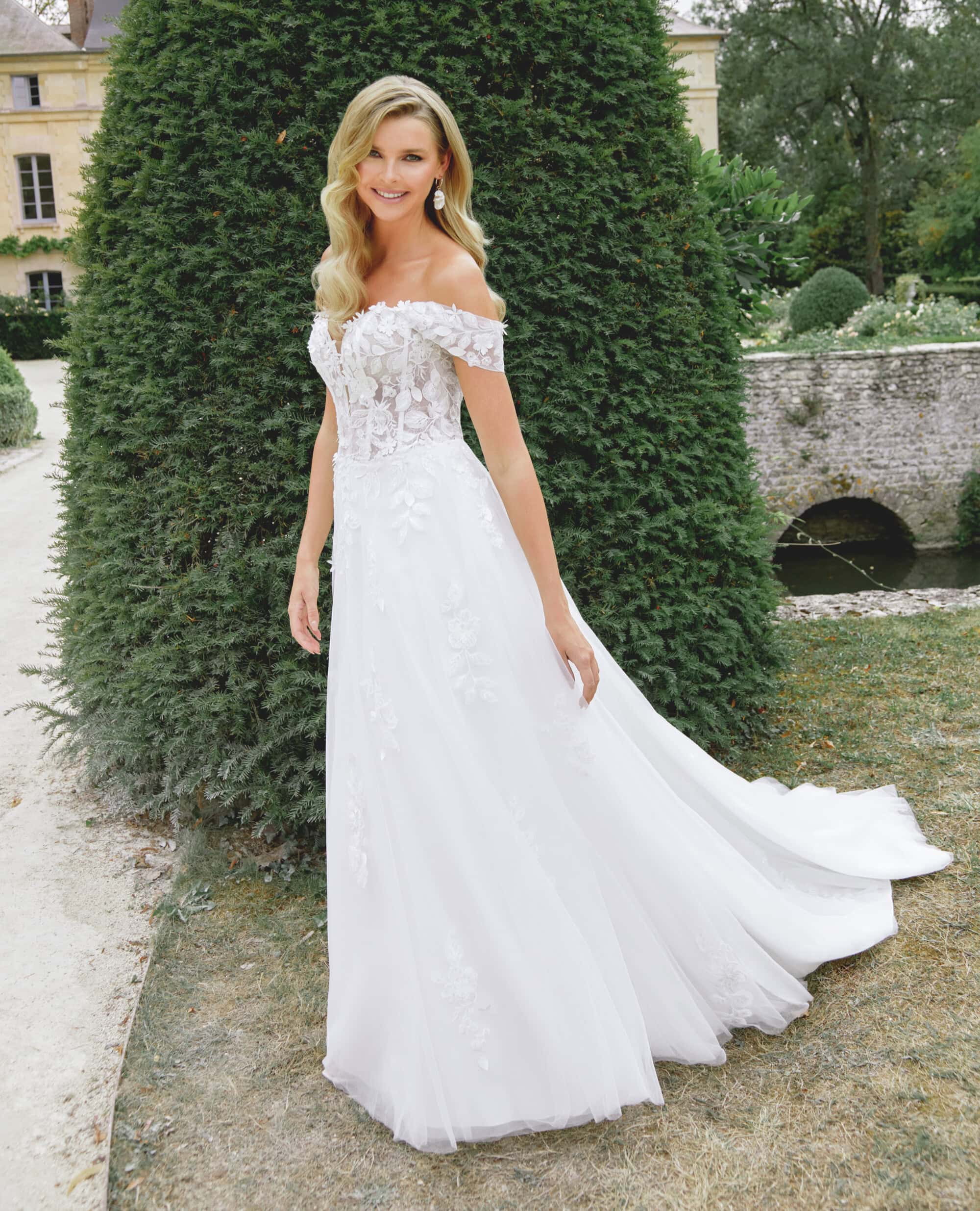 44520 face Justin Alexander robe de mariée A-line trapèze tulle dentelle bustier coeur manchettes dentelle traîne boutique de robes de mariée Nogent sur Marne