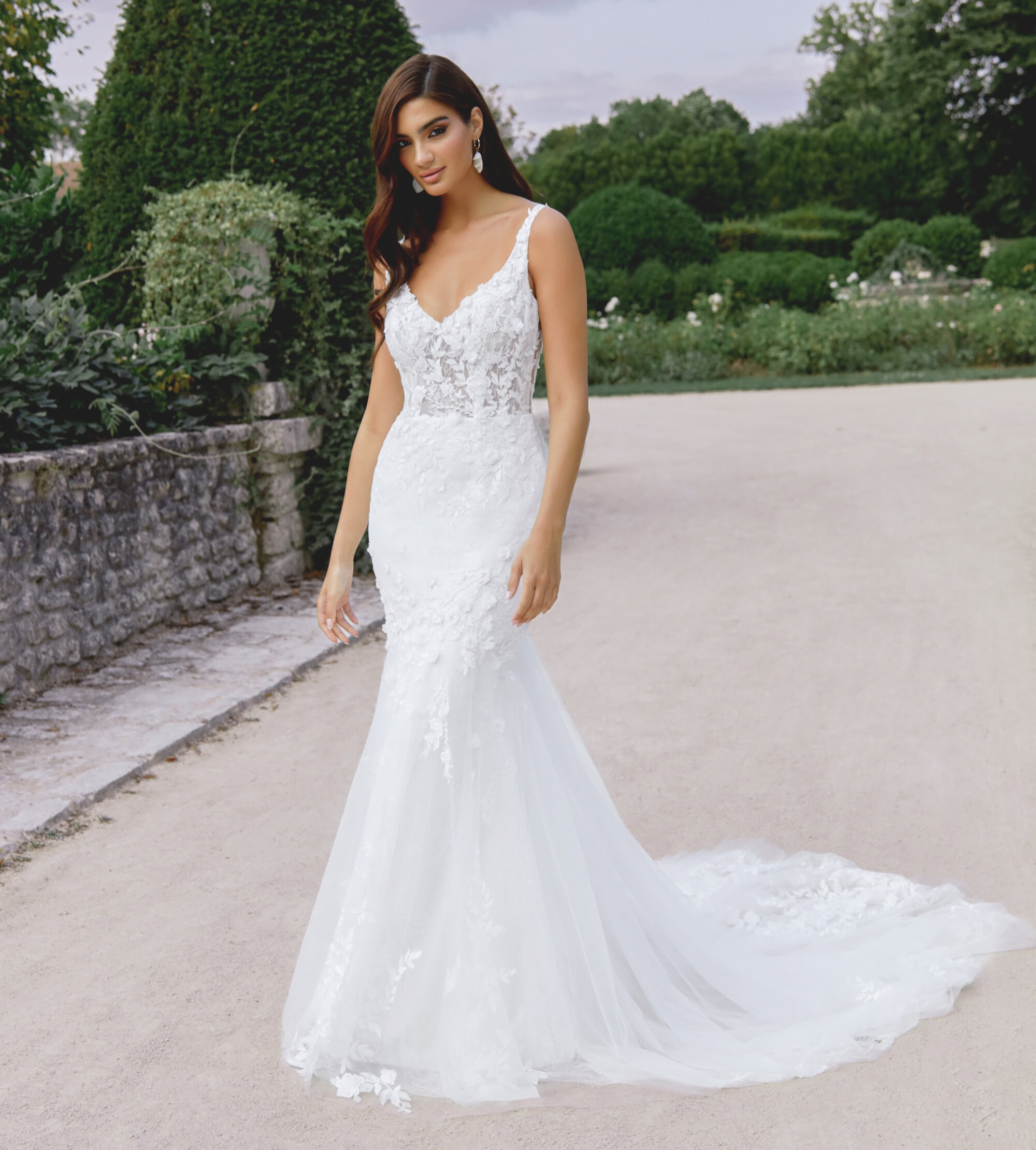 44522 face Justin Alexander robe de mariée sirène dentelle sécolleté V bretelles traîne boutique de robes de mariée Nogent sur Marne