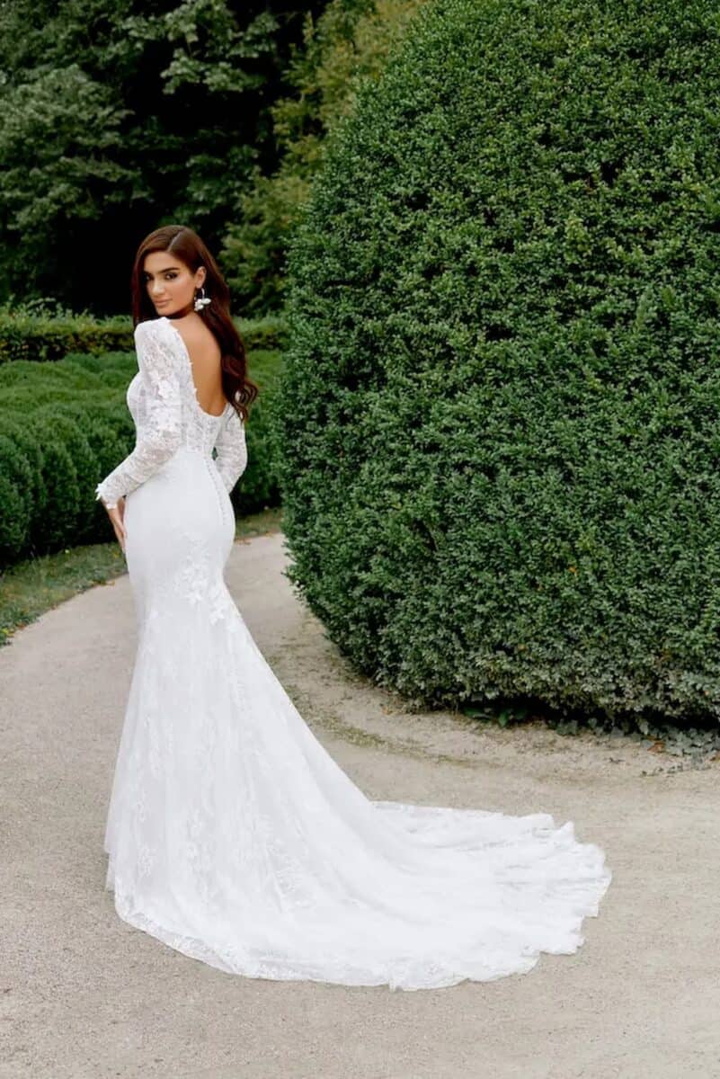 44524 dos profil Justin Alexander Sincerity robe de mariée sirene en dentelle manches longues dos nu boutique Nogent sur Marne
