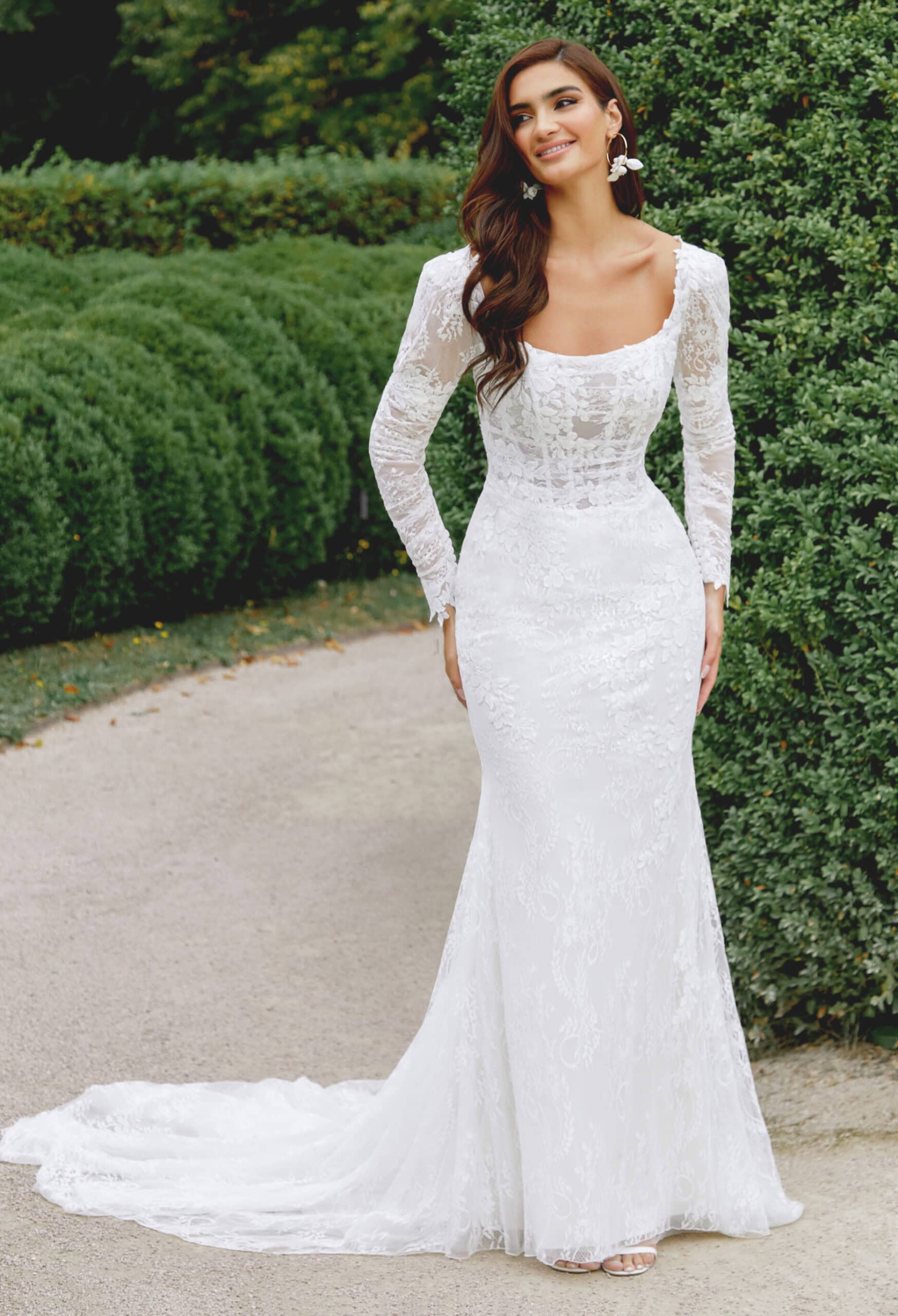 44524 face Justin Alexander robe de mariée sirène dentelle décolleté carré manches longues dentelle traîne magasin de robes de mariée Nogent sur Marne