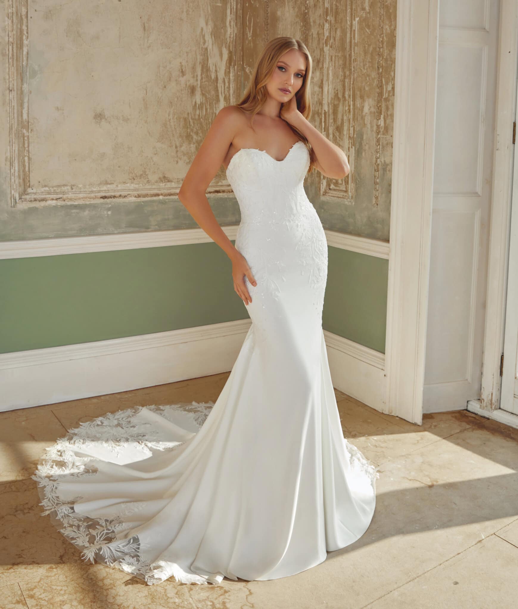 44537 face Justin Alexander robe de mariée crêpe dentelle bustier coeur traîne boutique de robes de mariée Paris
