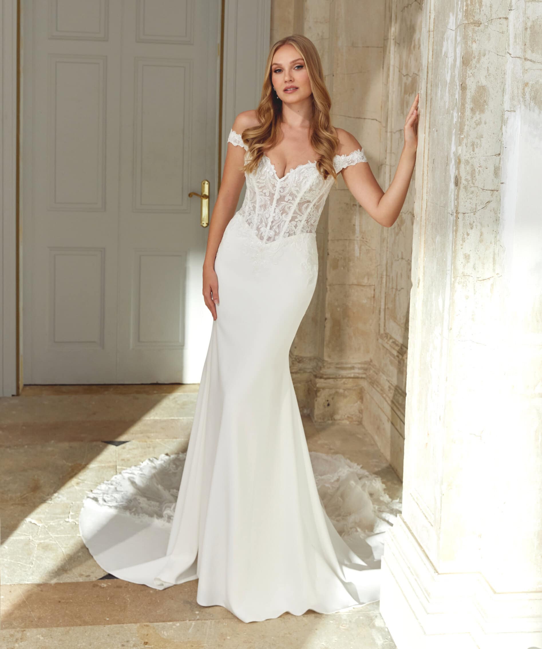 44540 face Justin Alexander robe de mariée sirène crepe dentelle manchettes dentelle traîne boutique de robes de mariée Paris