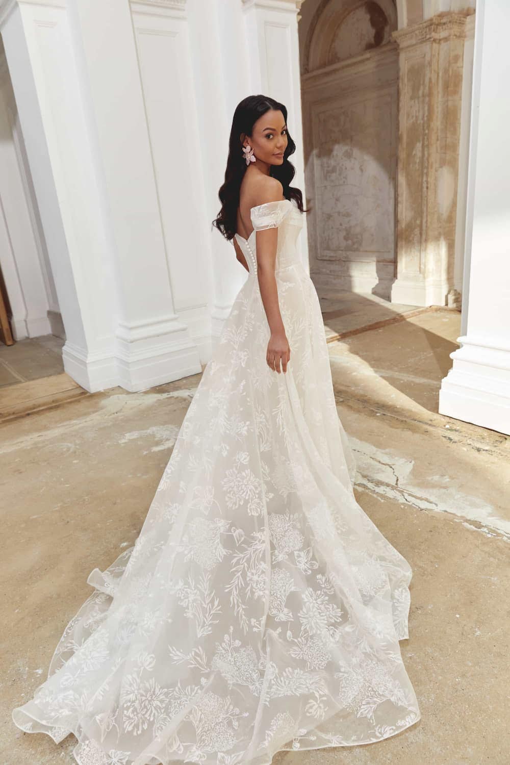 44544 dos Justin Alexander robe de mariée A-line princesse bustier coeur manchettes traîne boutique de robes de mariée Annecy