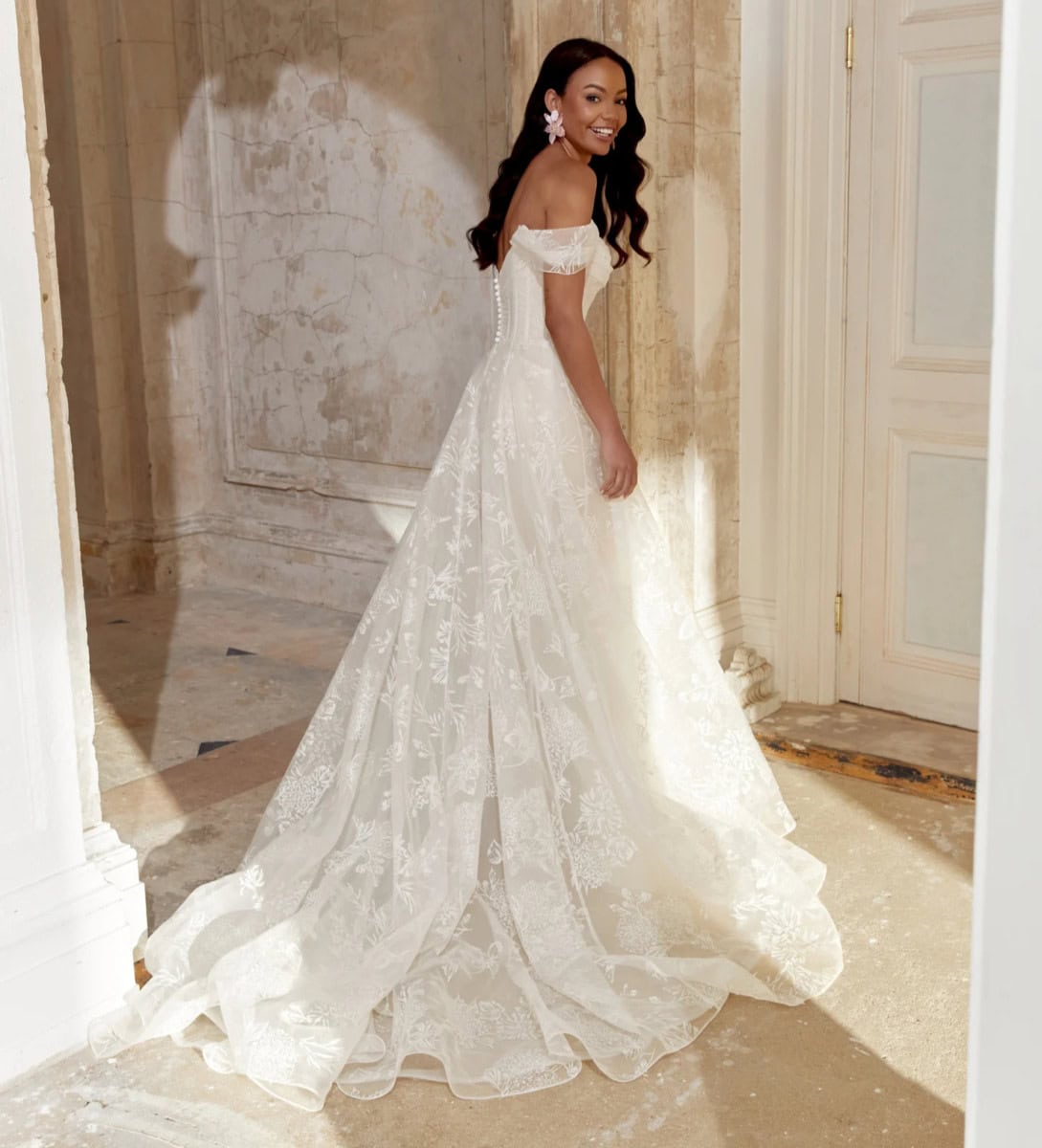 44544 dos Justin Alexander robe de mariée trapèze A-line dentelle bustier droit drapé manchettes traîne magasin de robes de mariée Nogent-sur-Marne