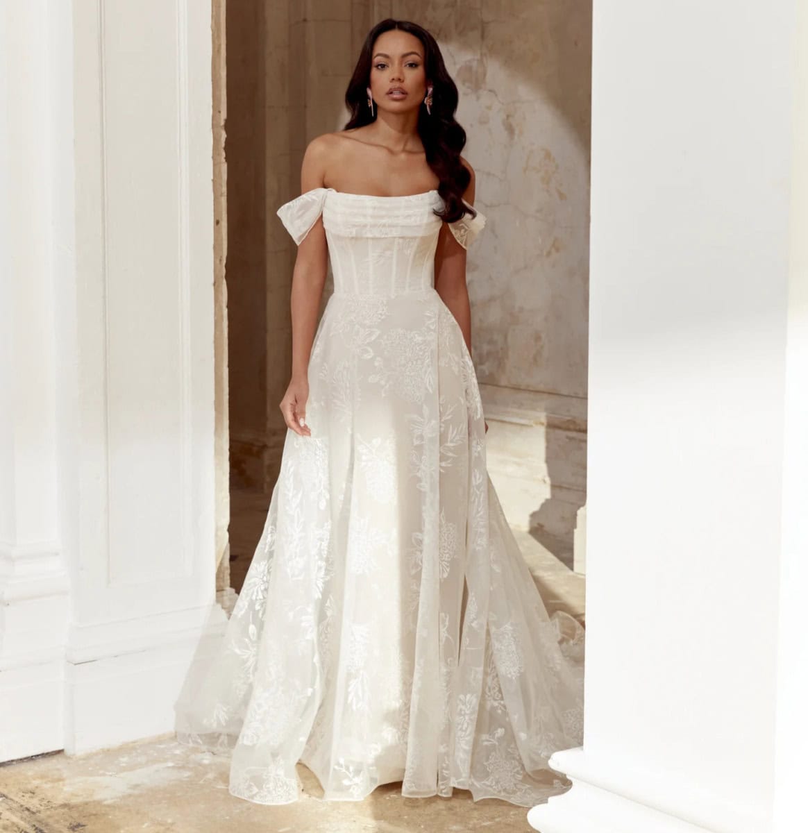 44544 face Justin Alexander robe de mariée trapèze A-line dentelle bustier droit drapé manchettes traîne magasin de robes de mariée Nogent-sur-Marne