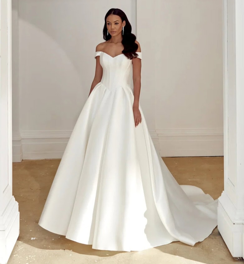 44558 face Justin Alexandre robe de mariée princesse mikado bustier V manchettes jupe plis traîne magasin de robes de mariée Paris