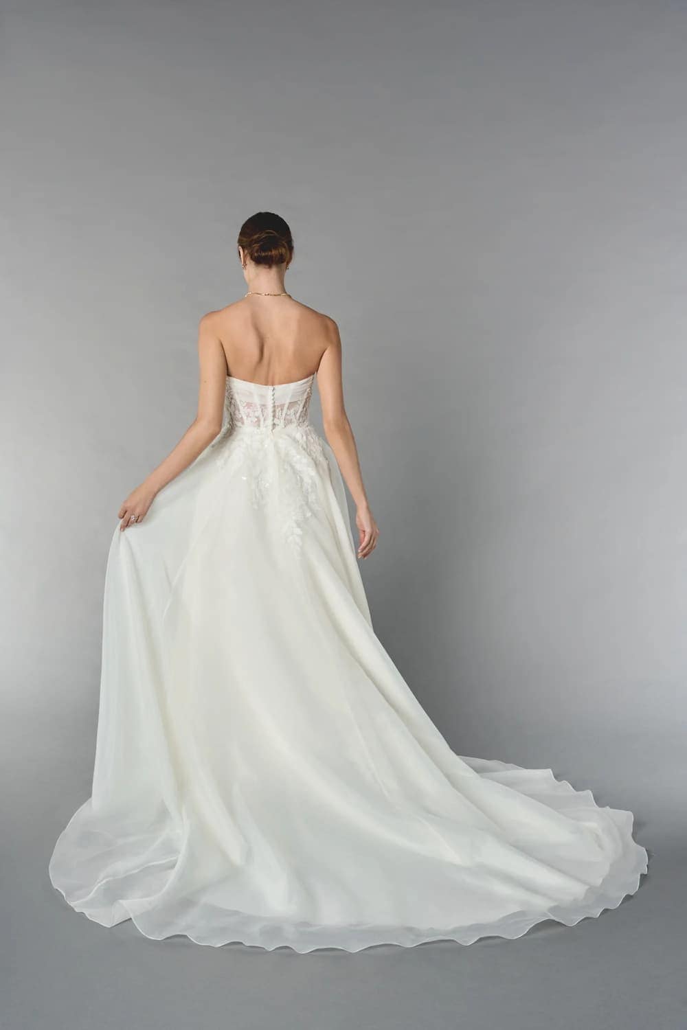 55256 dos Justin Alexander robe de mariée princesse organza dentelle bustier droit drapé traîne boutique de robes de mariée Annecy