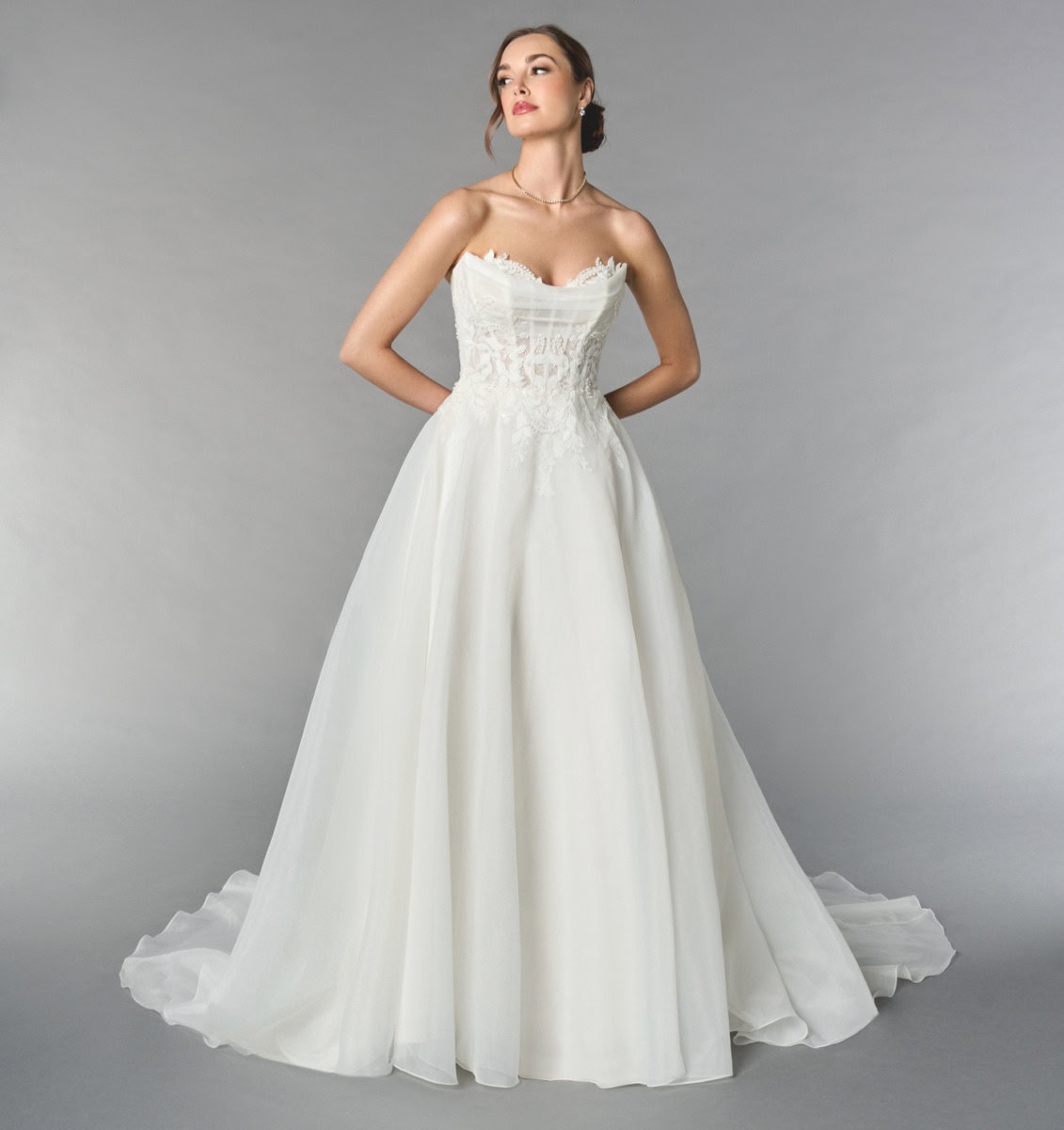 55256 face Justin Alexander robe de mariée princesse dentelle organza bustier coeur traîne magasin de robes de mariée Annecy