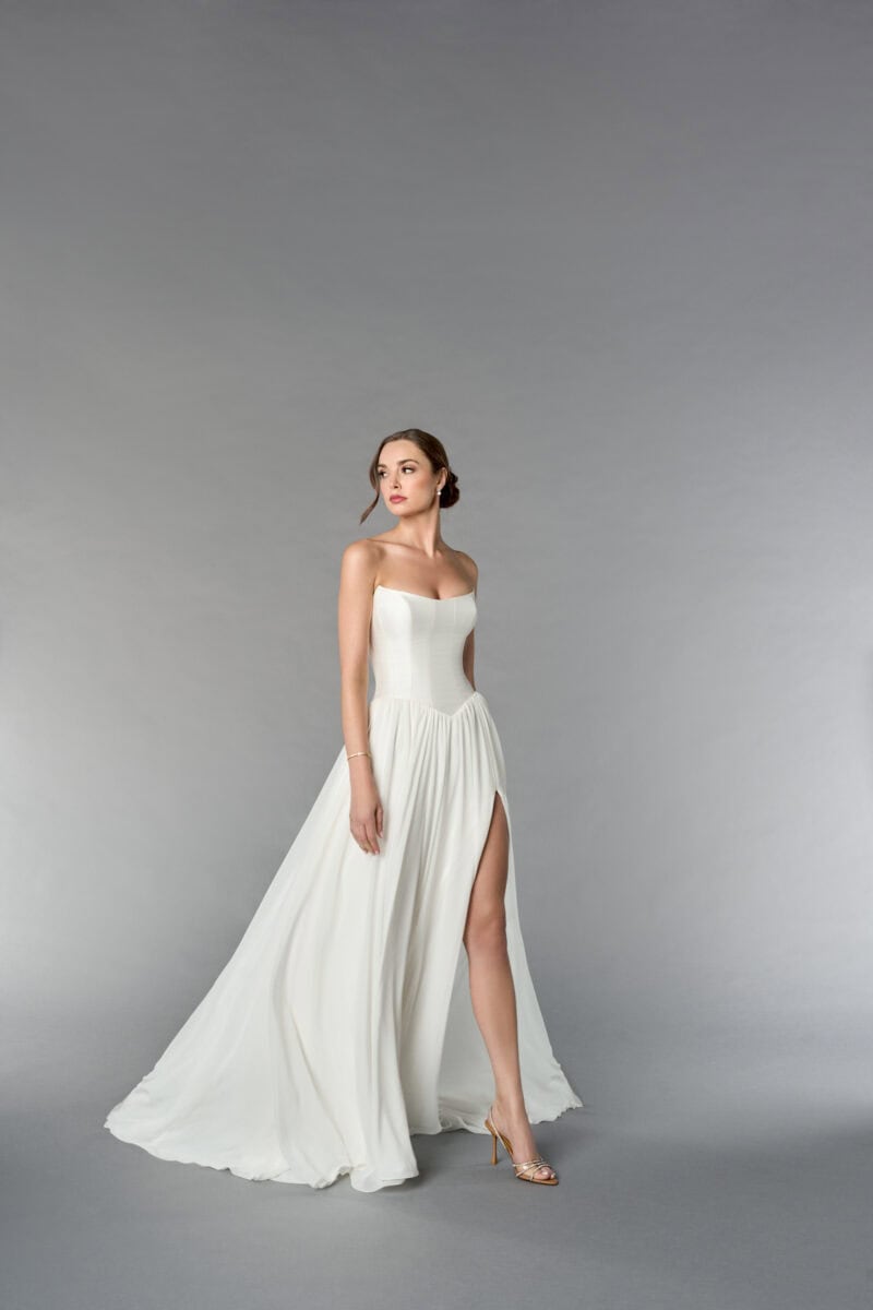 55260 face Justin Alexander robe de mariée fluide A-line trapèze mousseline bustier droit jupe fendue traîne magasin de robes de mariée Paris