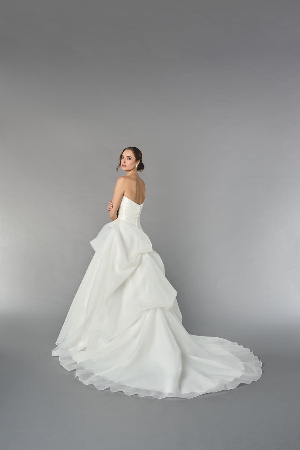 55263 dos Justin Alexander robe de mariée princesse organza drapé bustier droit jupe bouilloné traîne boutique de robe de mariée Annecy