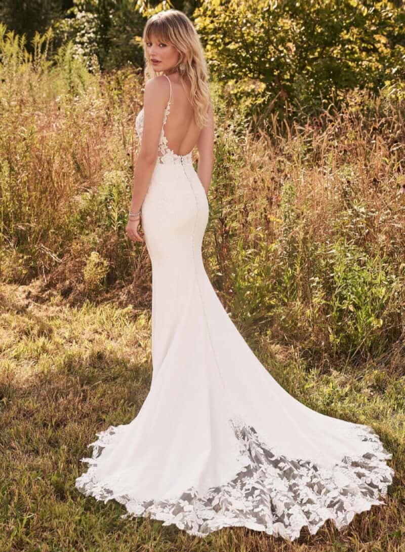 66180 dos Lillian West robe de mariée sirène bas crêpe top dentelle bretelles fine traîne festonné de dentelle boutique de robes de mariée Paris