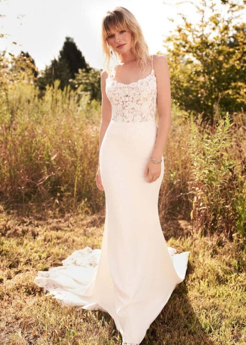 66180 face Lillian West robe de mariée sirène bas crêpe top dentelle bretelles fine traîne festonné de dentelle boutique de robes de mariée Paris