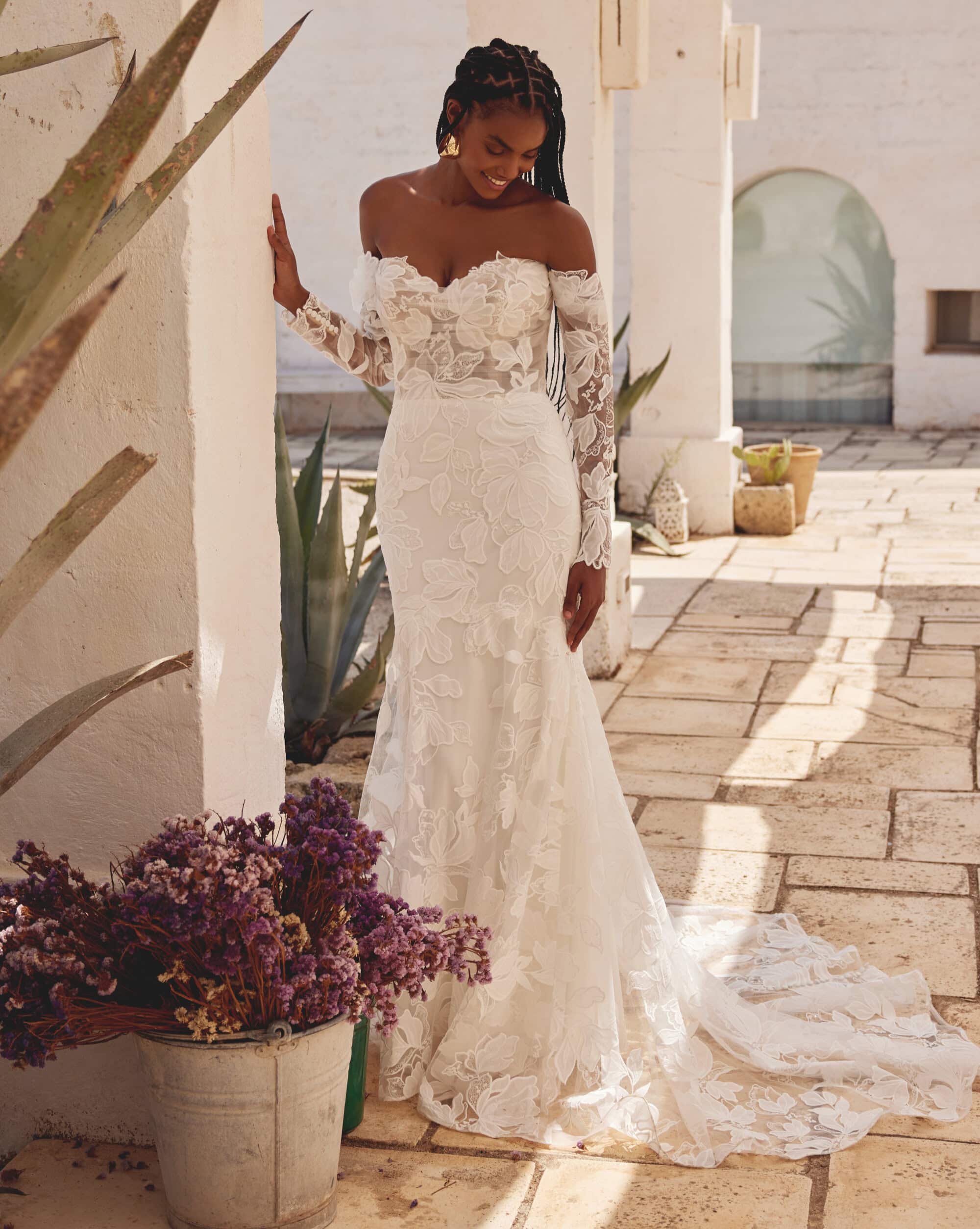 66383 face Lilian West manches longues dentelle amovible robe de mariée sirène dentelle bustier coeur traîne dentelle boutique de robes de mariée Paris