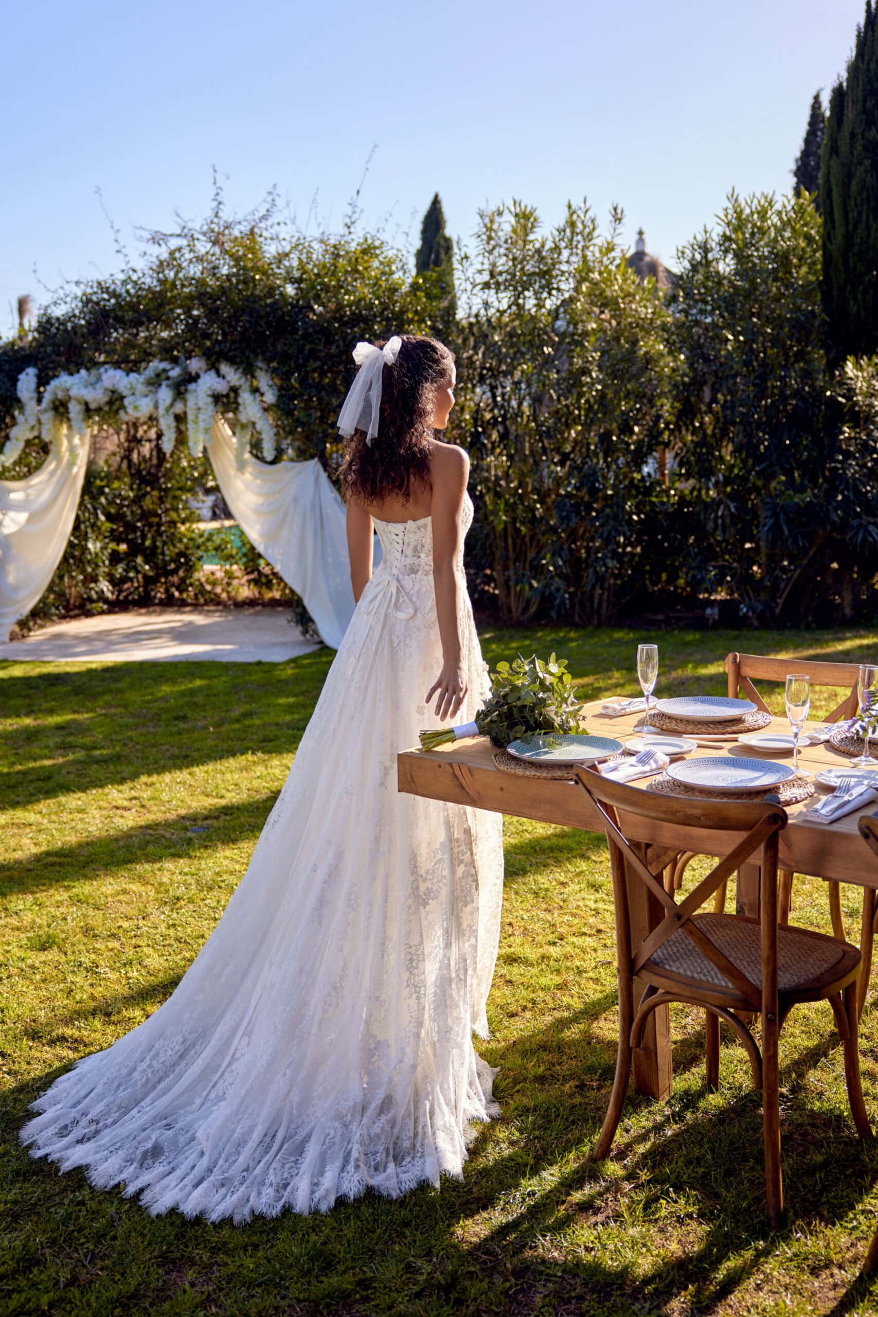 66432 dos Justin Alexander robe de mariée droite A-line tulle dentelle bustier droit petite traîne boutique de robes de mariée Annecy