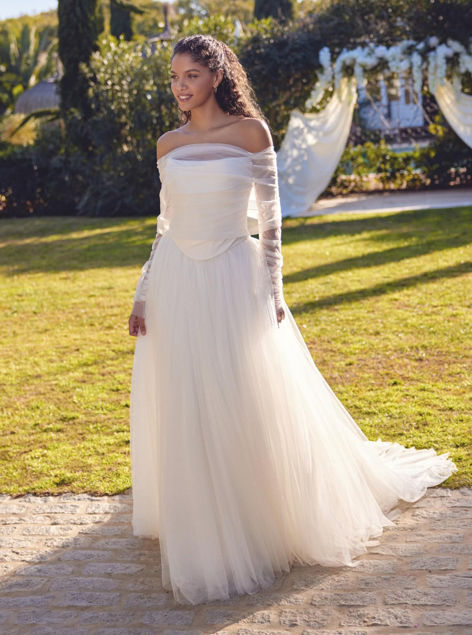 66435 face avec top en dentelle Lilian West robe de mariée bustier vague drapé jupe A-line trapèze tulle boutique de robes de mariée Paris
