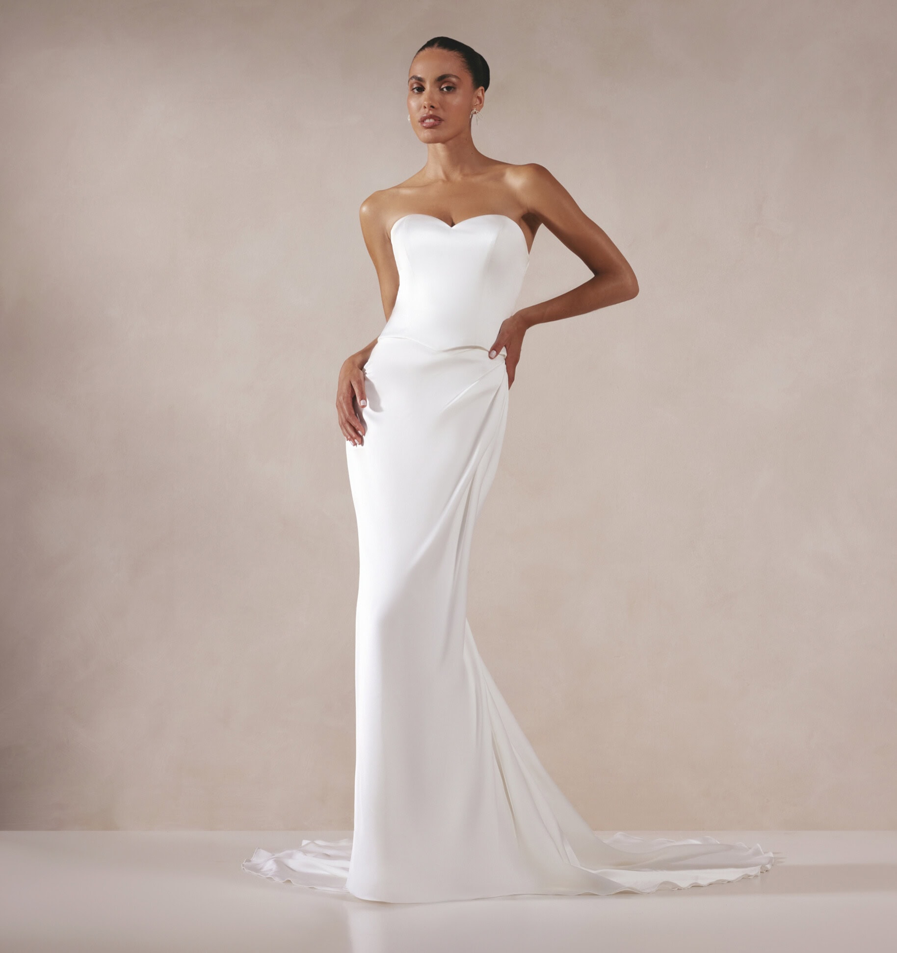 Sunny face Justin Alexander robe de mariée sirène satin bustier coeur petite traîne boutique de robes de mariée Paris