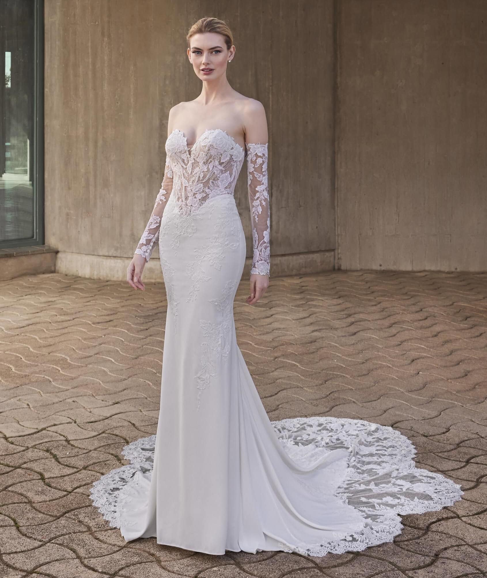 ANOK face Pronovias robe de mariée sirène crêpe dentelle bustier coeur bustier pointe traîne dentelle manches dentelle longues amovibles boutique de robes de mariée Paris