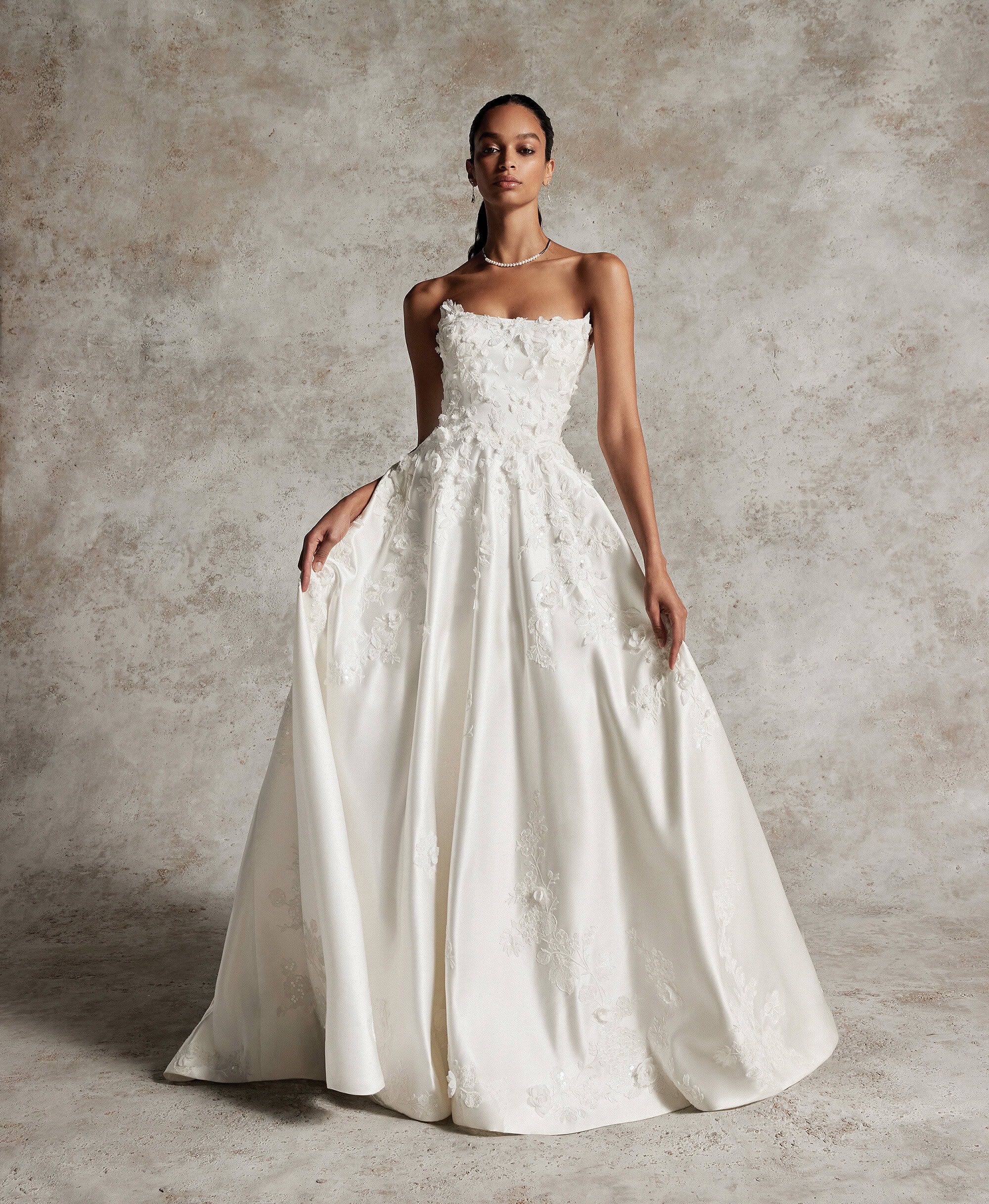Amani face Justin Alexander robe de mariée princesse satin bustier droit dentelle traîne magasin de robes de mariée Paris