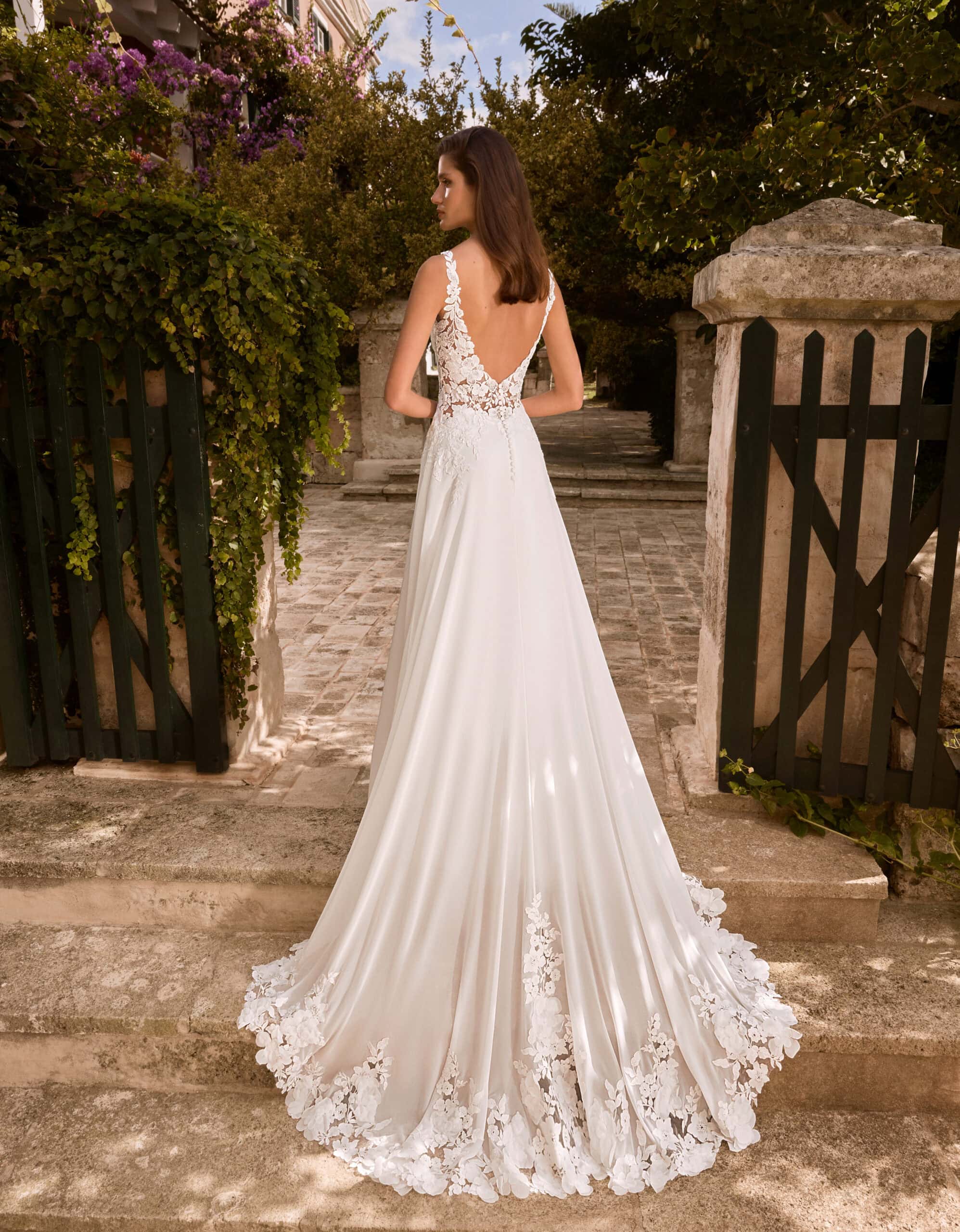 Amelia dos Alberto Palatchi trapèze A-line fluide dentelle dos nu boutique robes de mariée Annecy