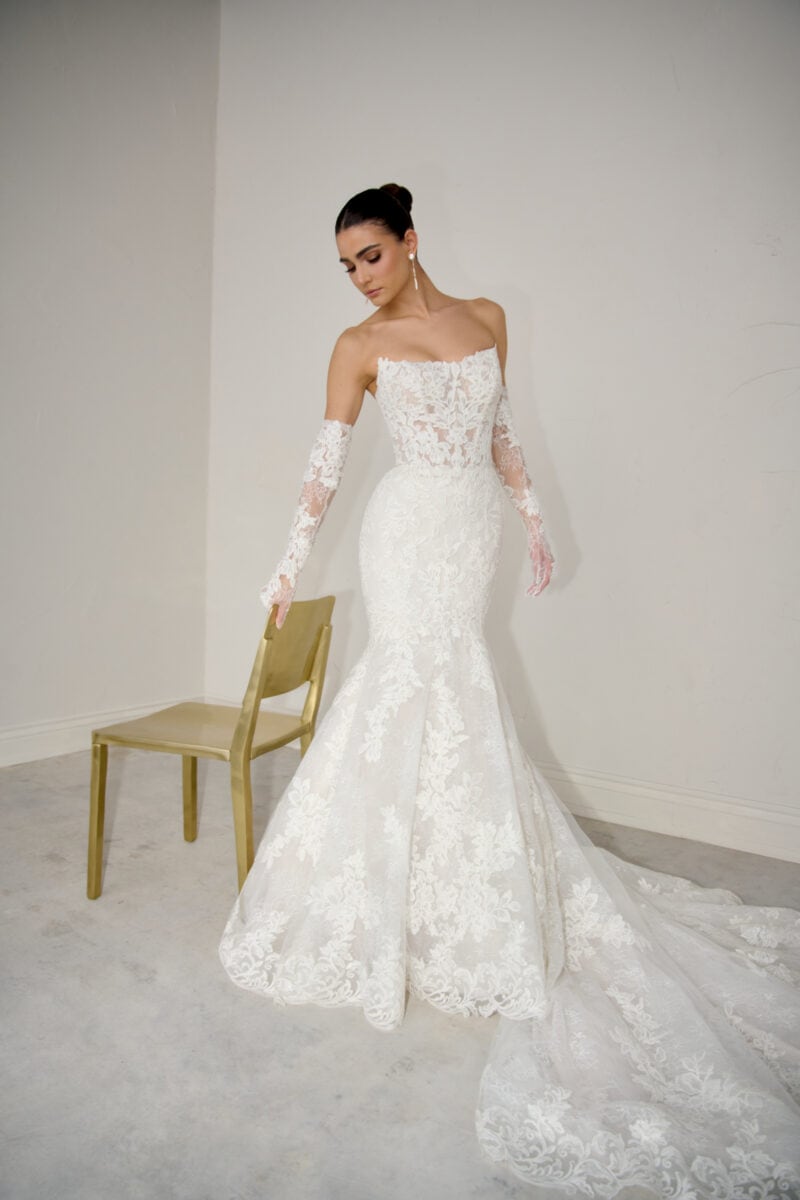 Aureline face Justin Alexander Signature robe de mariée sirène dentelle traîne dentelle bustier droit magasin de robes de mariée Paris