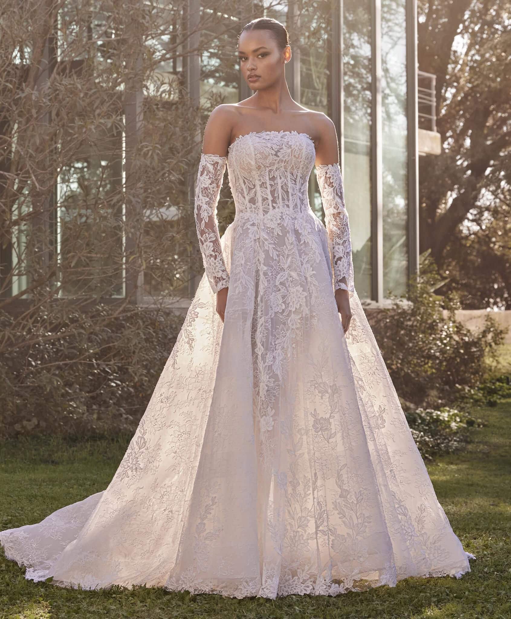 Dabri face Pronovias robe de mariée princesse trapèze dentelle bustier droit traîne magasin de robes de mariée Paris