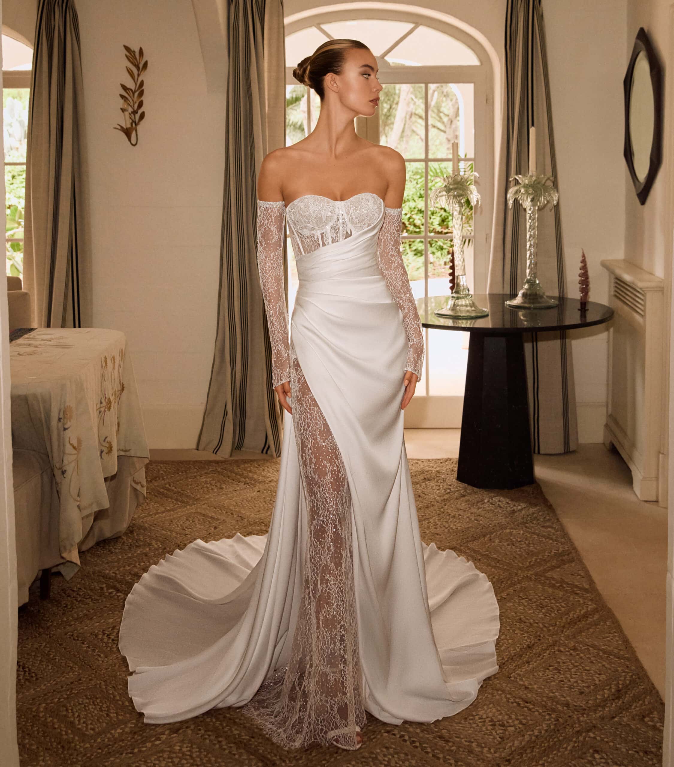 Eugenie face Alberto Palatchi robe de mariée sirène satin dentelle boutique de robe de mariée annecy