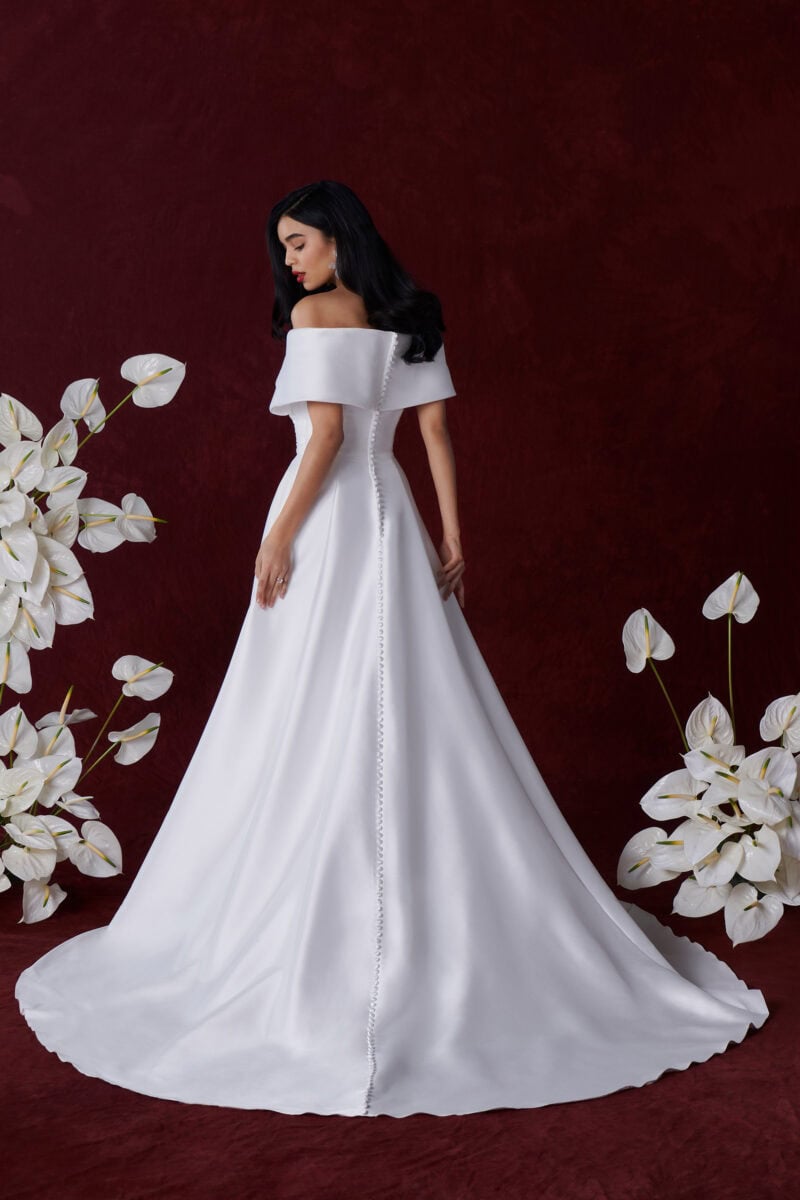 Harper dos Justin Alexander robe de mariée fluide a-line trapèze décolleté V manchettes mikado jupe fendue traîne boutique de robes de mariée Nogent sur Marne
