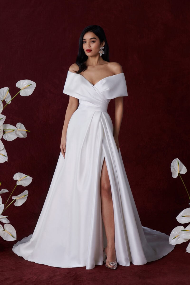 Harper face Justin Alexander robe de mariée fluide a-line trapèze décolleté V manchettes mikado jupe fendue traîne boutique de robes de mariée Nogent sur Marne