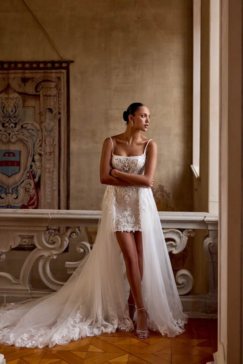 Kéké face surjupe Justin Alexander robe de mariée courte en dentelle surjupe tulle traîne magasin de robe de mariée Nogent sur Marne