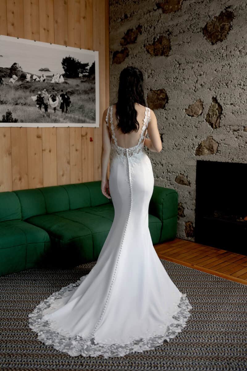 Jules dos Justin Alexander robe de mariée sirène crêpe dentelle décolleté dos arrondi transparence de dentelle traîne boutique de robes de mariée Paris