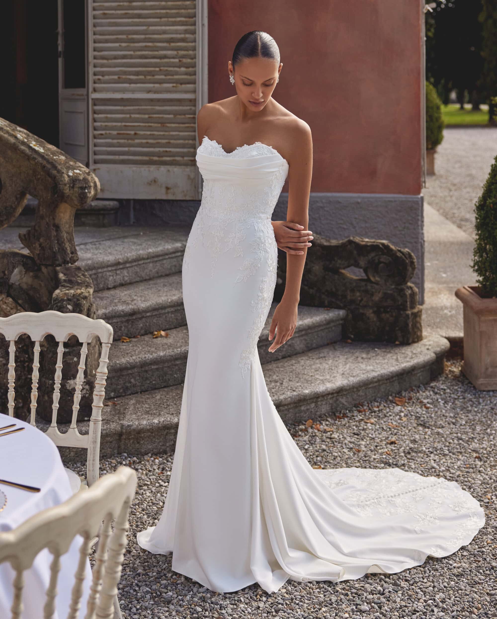 Kai face Justin Alexander robe de mariée sirène crêpe dentelle bustier coeur drapé traîne bouton magasin de robes de mariée Paris