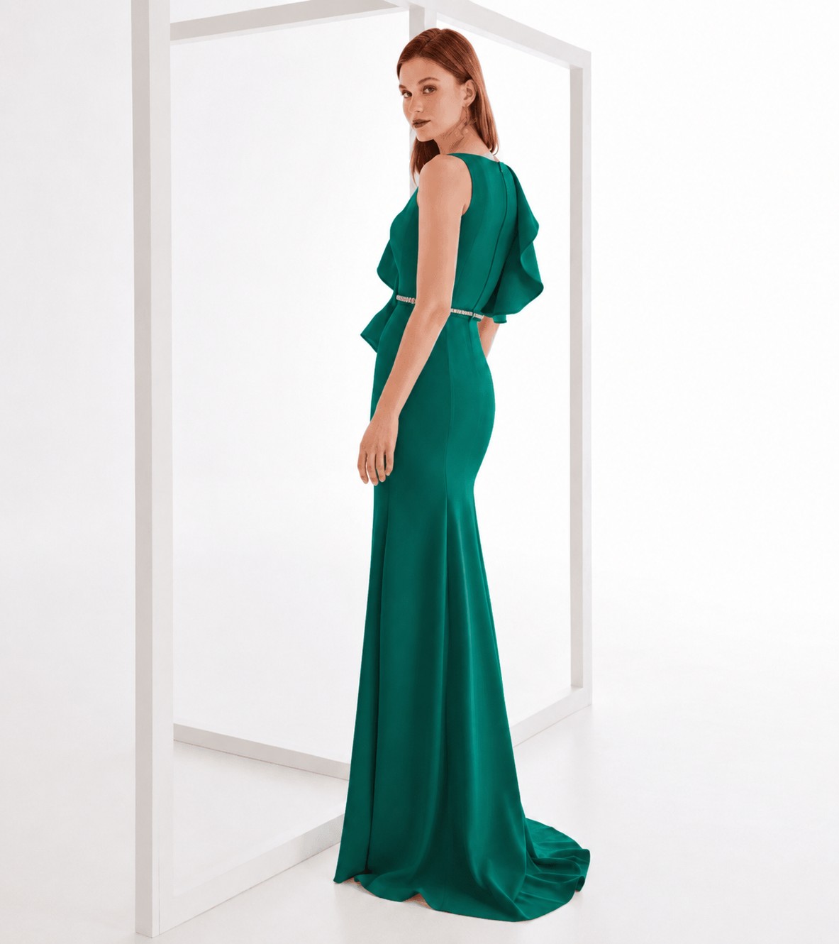 MG3744 dos Manu Garcia robe de soirée longue crepe volant asymétrique robe maman des mariés magasin de robes de soirée Paris