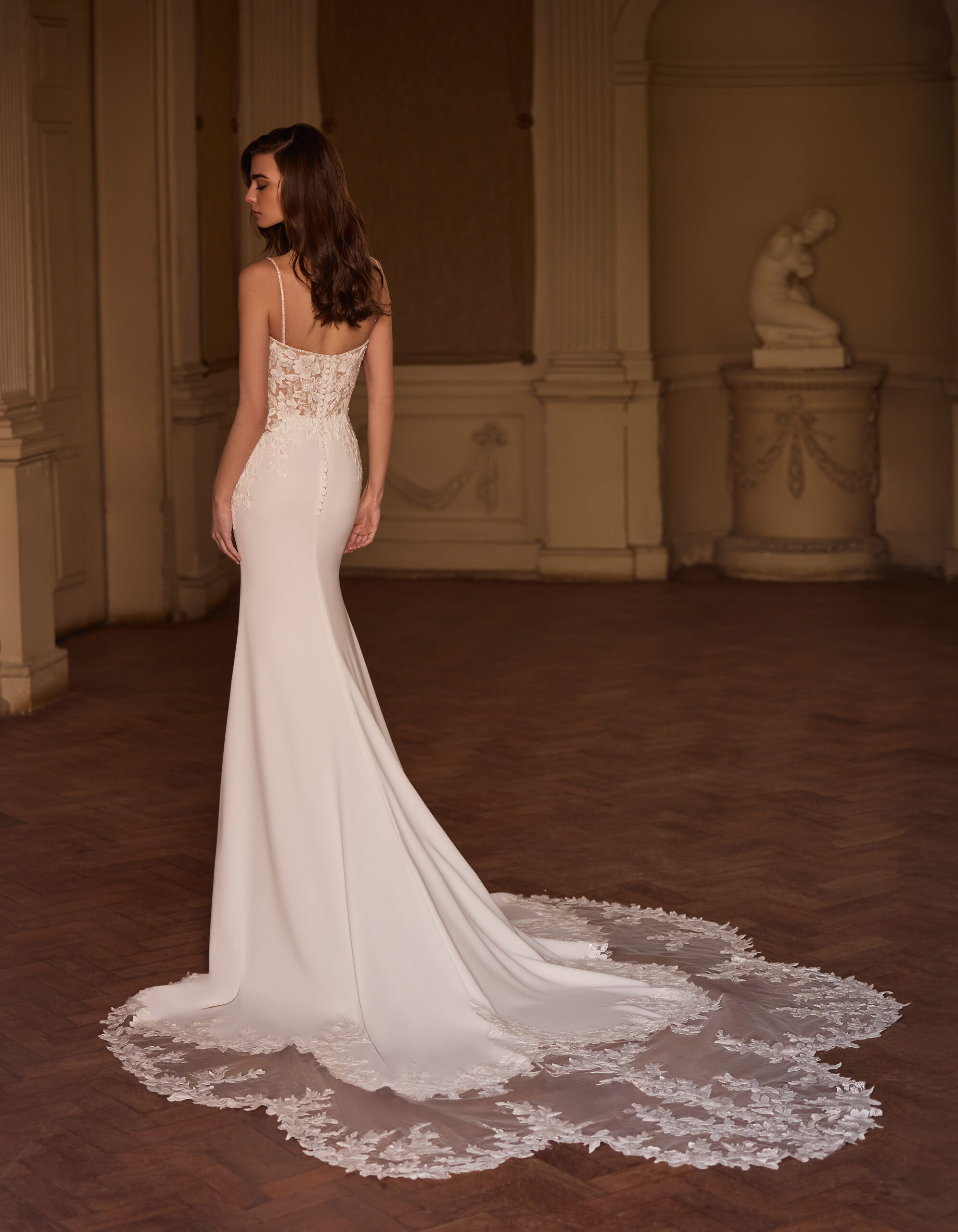 Marilyn dos Alberto Palatchi robe de mariée sirene crepe dentelle boutique de robes de mariée Annecy