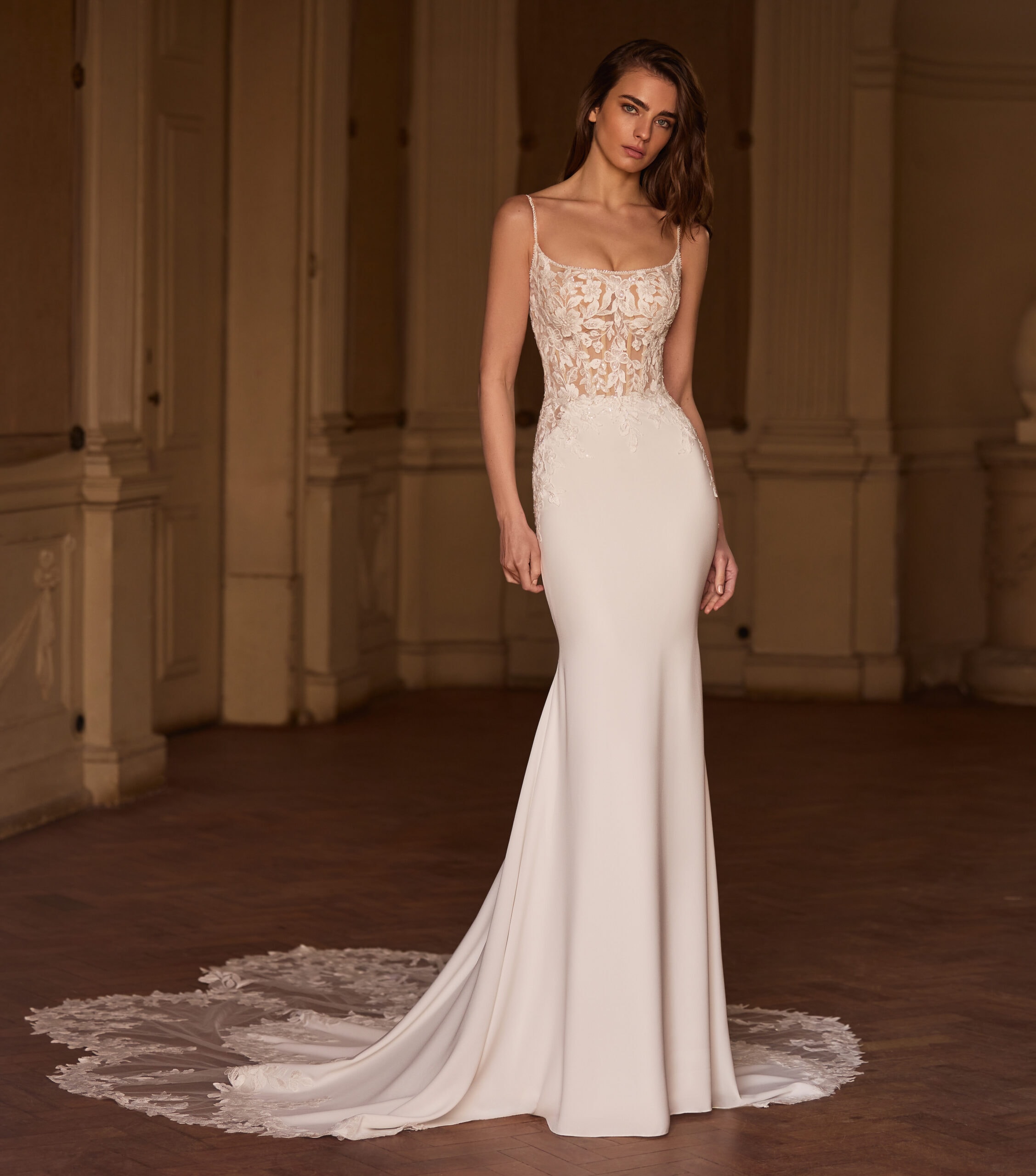 Marilyn face Alberto Palatchi robe de mariée sirene en crepe dentelle boutique de robe de mariée Annecy