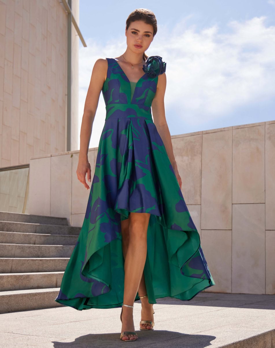 Robe longue de soirée RO640 avec design floral bleu et vert, style sophistiqué, idéale pour événements formels ou mariages.