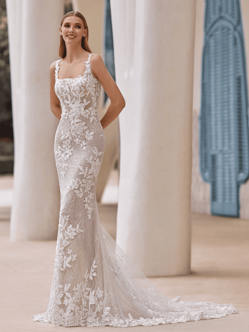 Zeala face Pronovias robe de mariée sirène dentelle décolleté droit bretelles fines traîne boutique de robes de mariée Paris