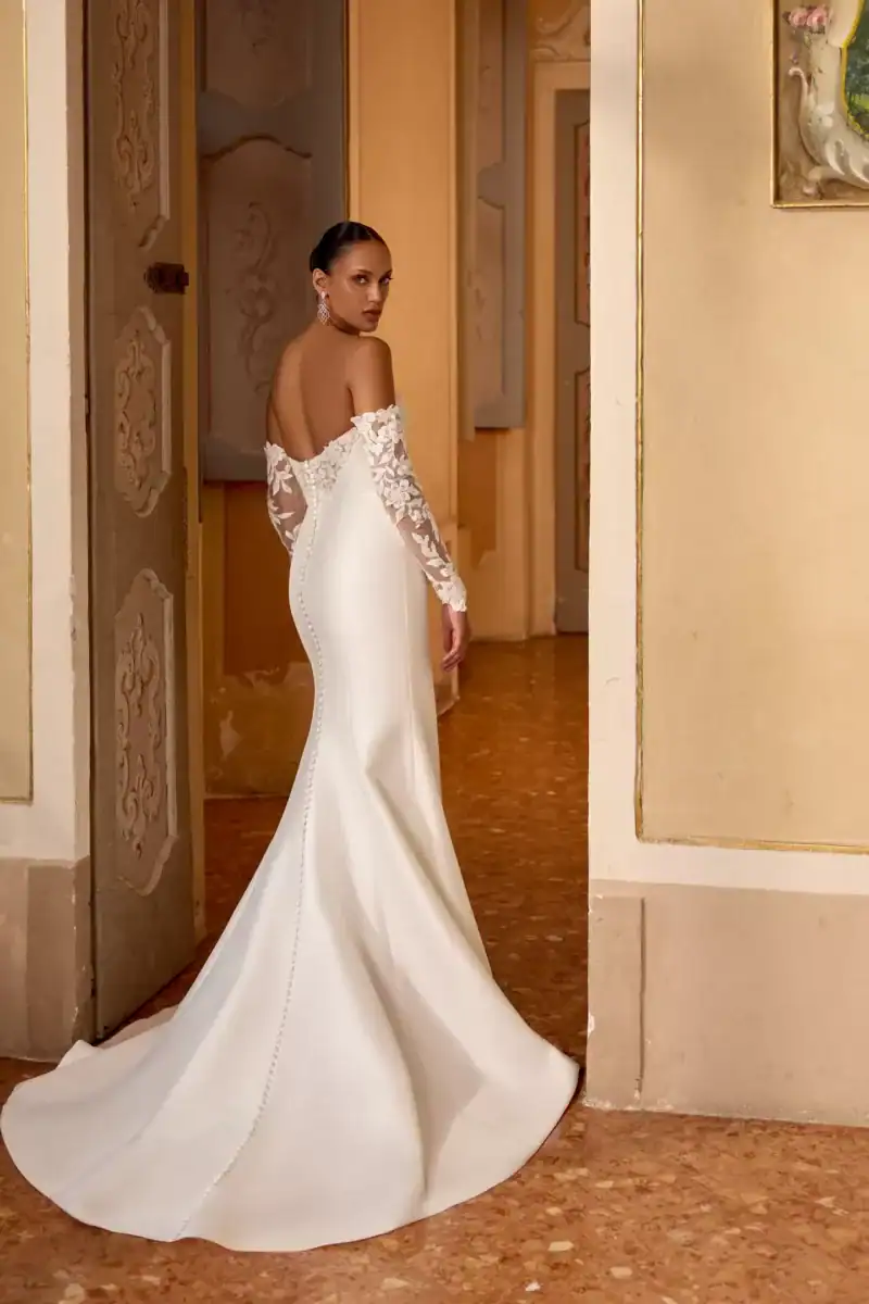 kendall dos Justin Alexander robe de de mariée satin sirène bustier coeur drapé traîne gants dentelle boutique de robes de mariée Nogent sur Marne