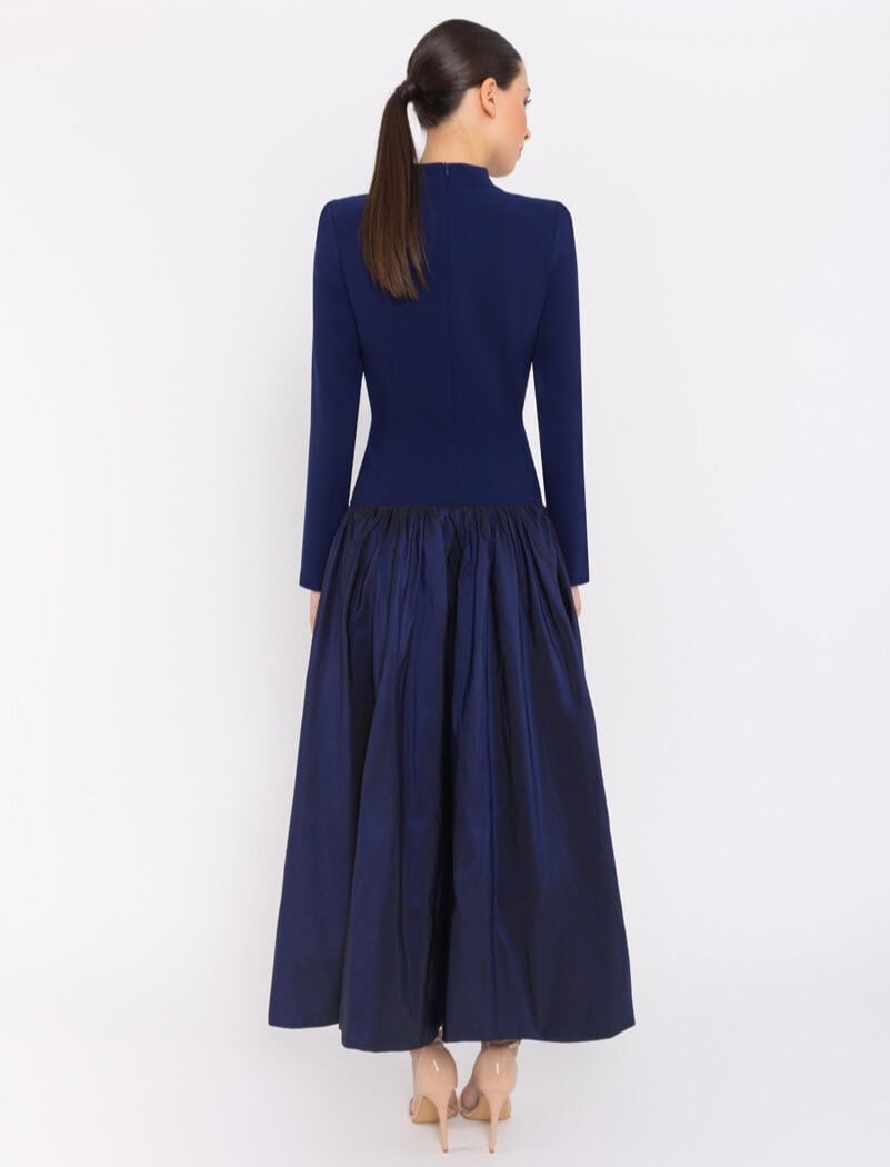 52011 dos Carla Ruiz robe de cocktail mi longue taille basse col roulé robe de soirée maman des mariés magasin de robes de cocktail Paris