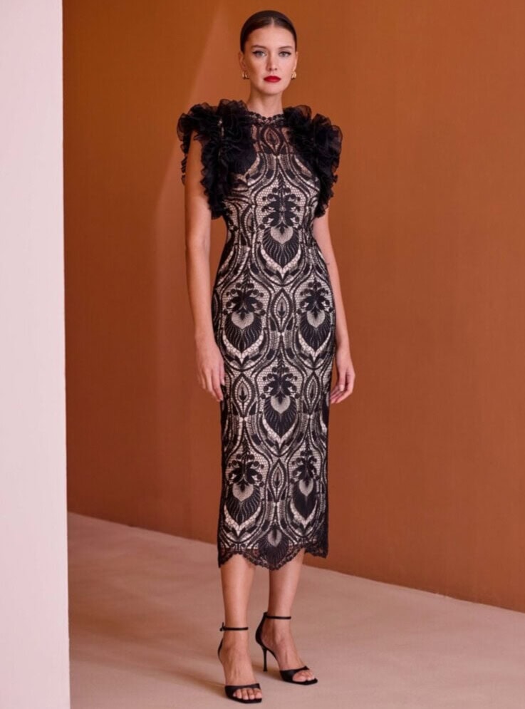 52523-face-Carla-Ruiz-robe-de-soiree-mi-longue-dentelle-top-festonne-robe-de-mere-de-maries-magasin-de-robes-de-soiree-Paris